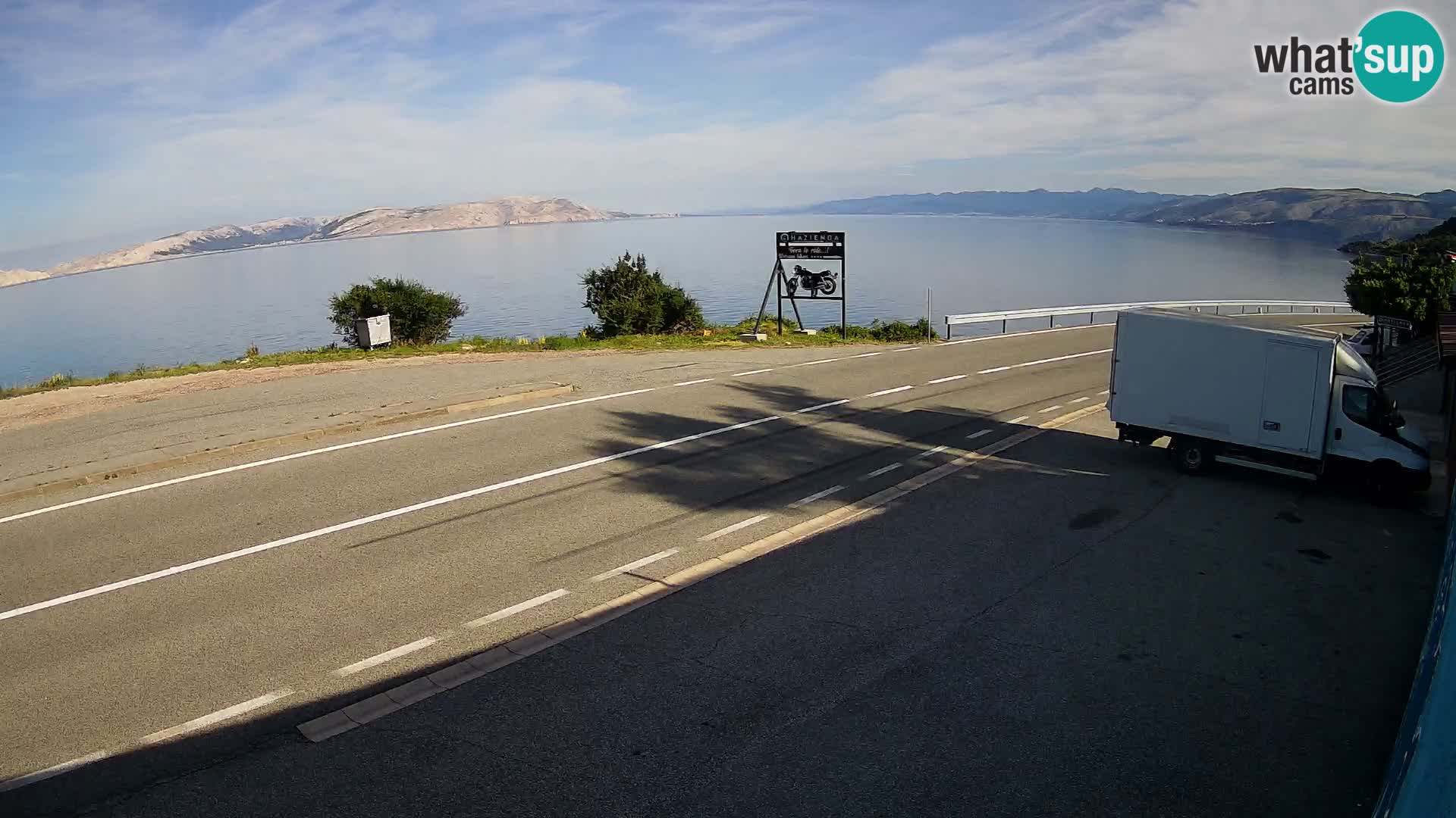 Kamera Jadranska Magistrala D8 pri SENJu – pogled na otok KRK