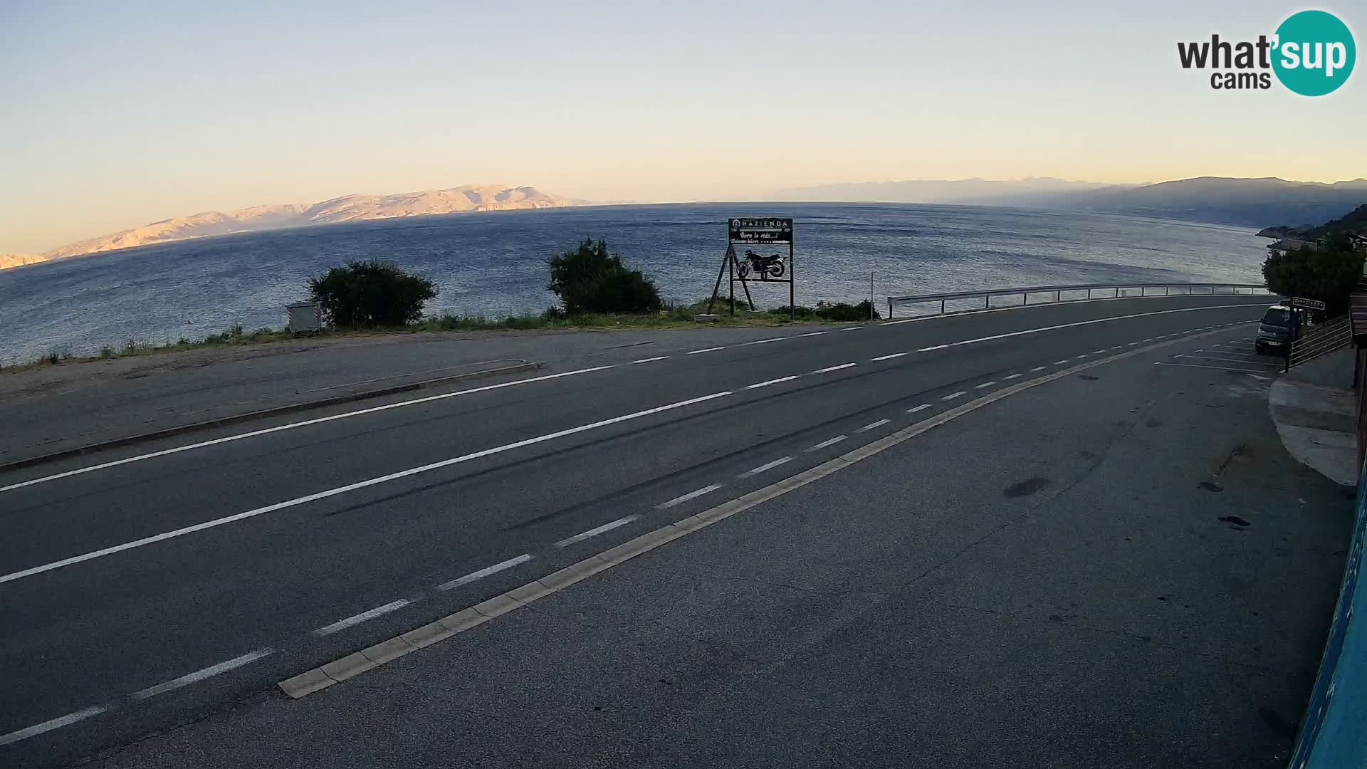 Kamera Jadranska Magistrala D8 pri SENJu – pogled na otok KRK