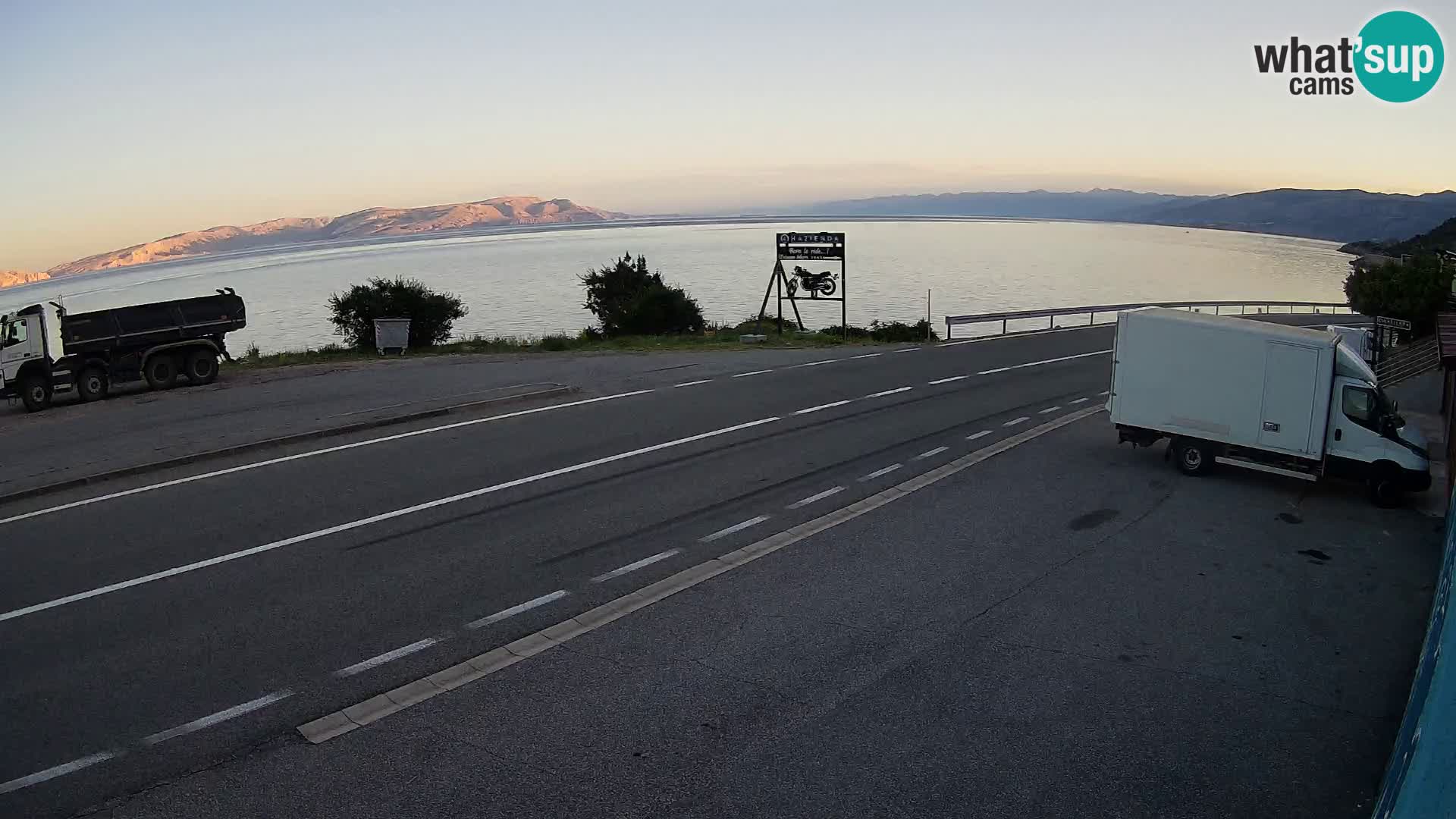 Webcam autopista adriática D8 cerca de SENJ – vista de la isla de KRK