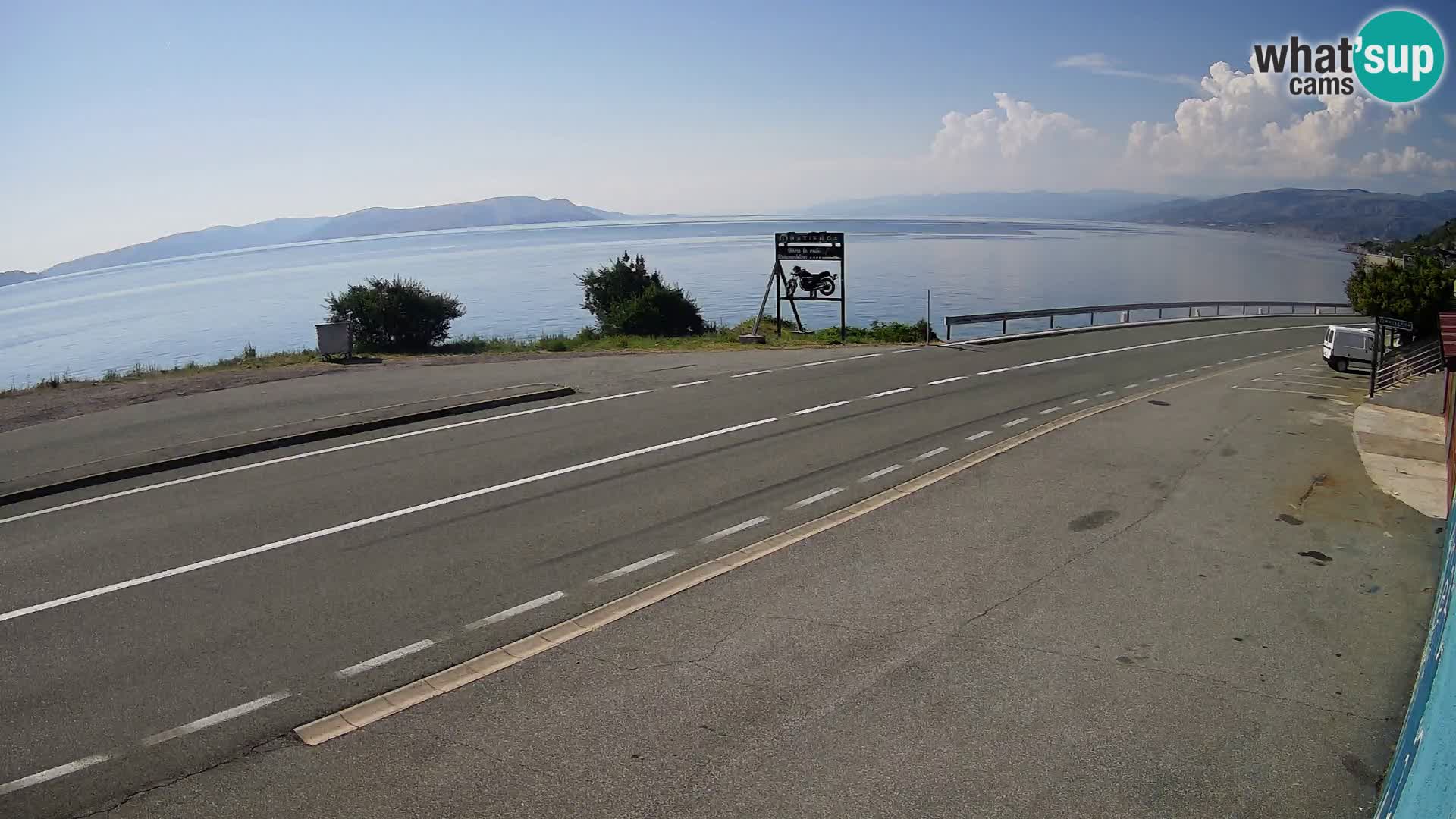 Kamera Jadranska Magistrala D8 pri SENJu – pogled na otok KRK