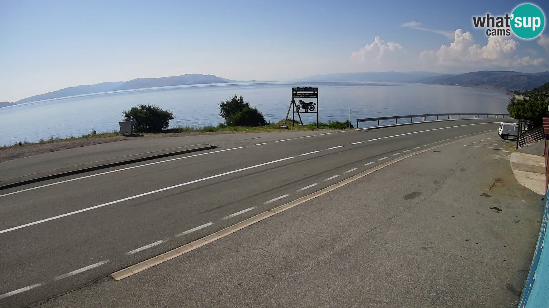 Kamera Jadranska Magistrala D8 pri SENJu – pogled na otok KRK