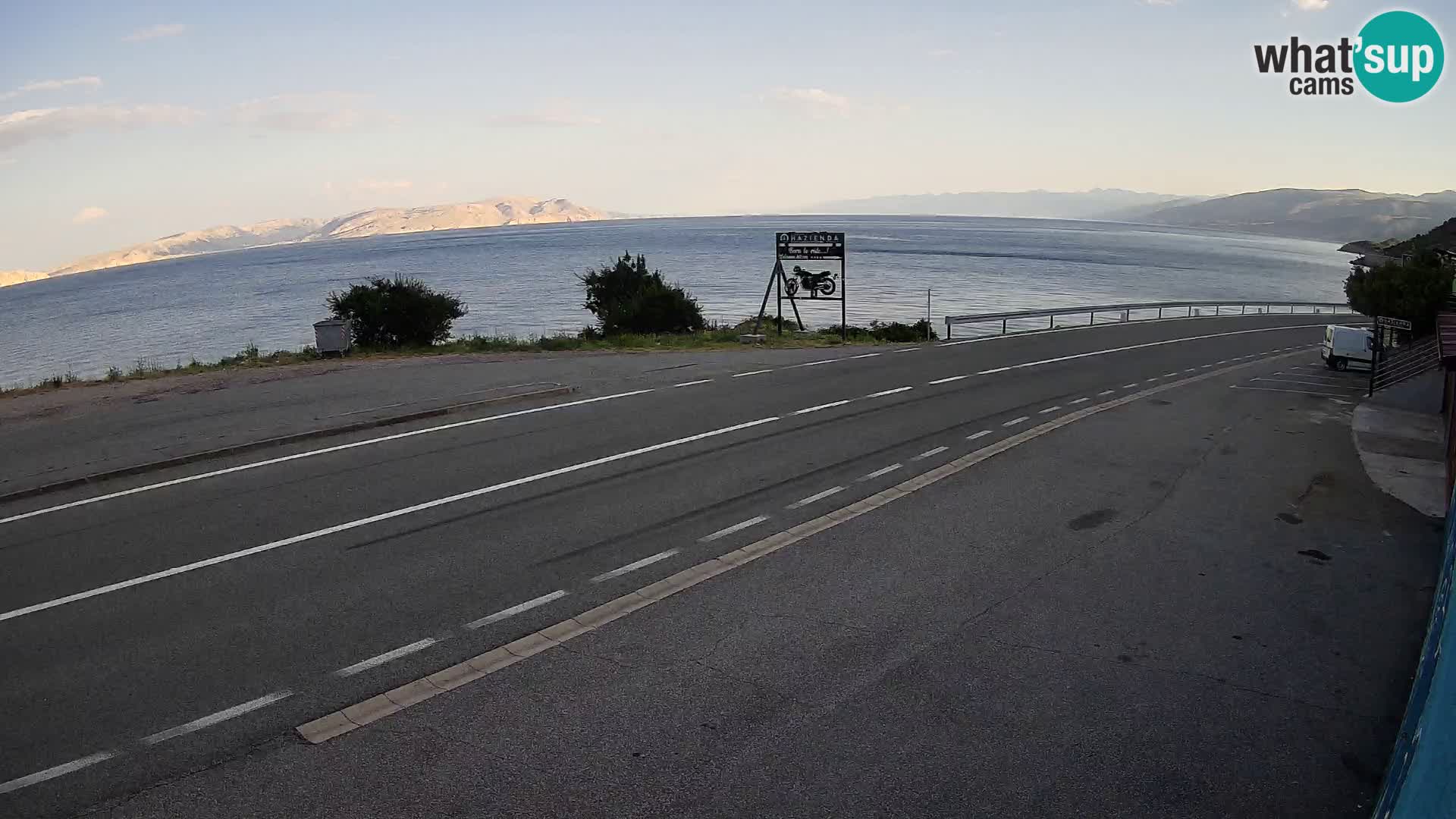 Kamera Jadranska Magistrala D8 pri SENJu – pogled na otok KRK