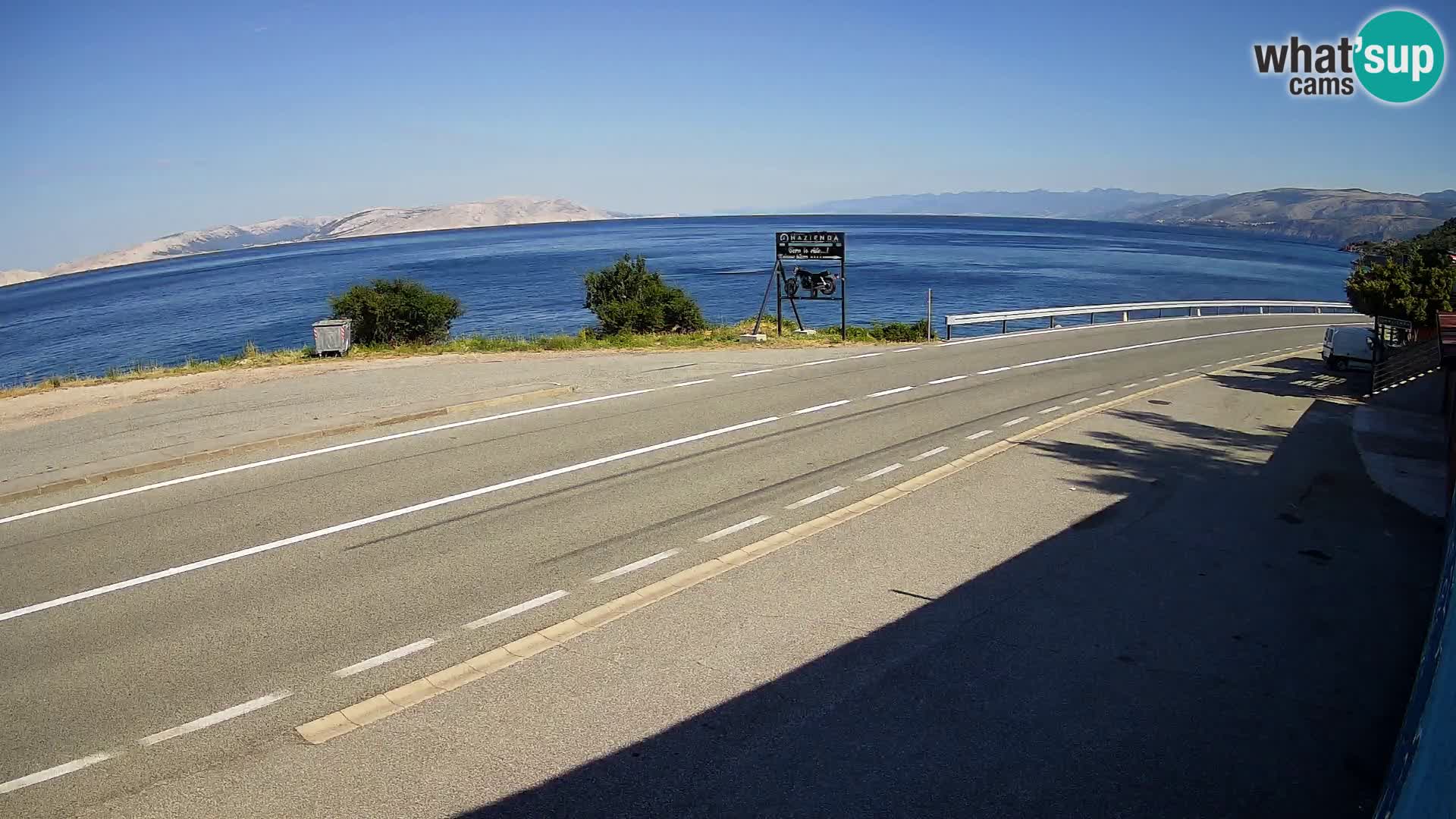 Kamera Jadranska Magistrala D8 pri SENJu – pogled na otok KRK
