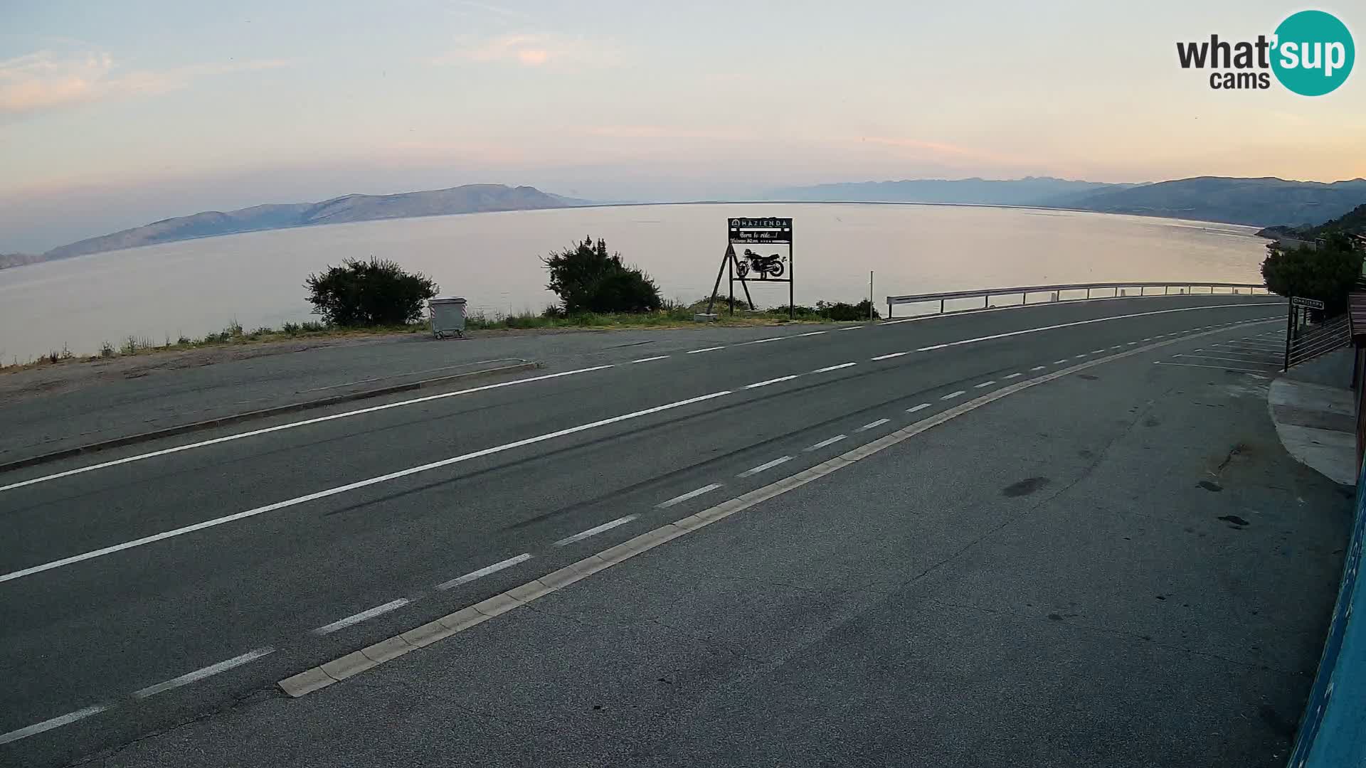 Kamera Jadranska Magistrala D8 pri SENJu – pogled na otok KRK
