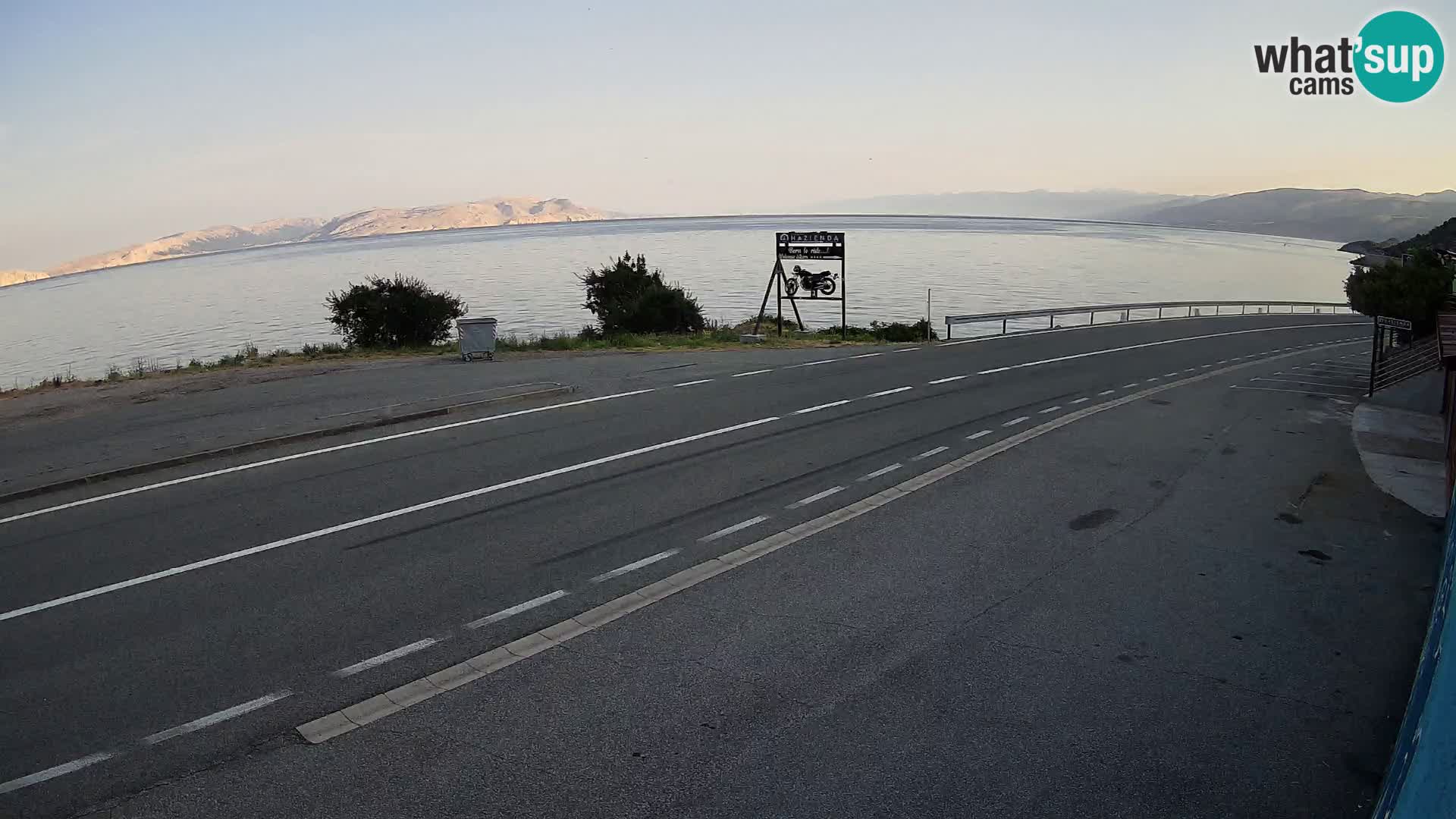 Kamera Jadranska Magistrala D8 pri SENJu – pogled na otok KRK