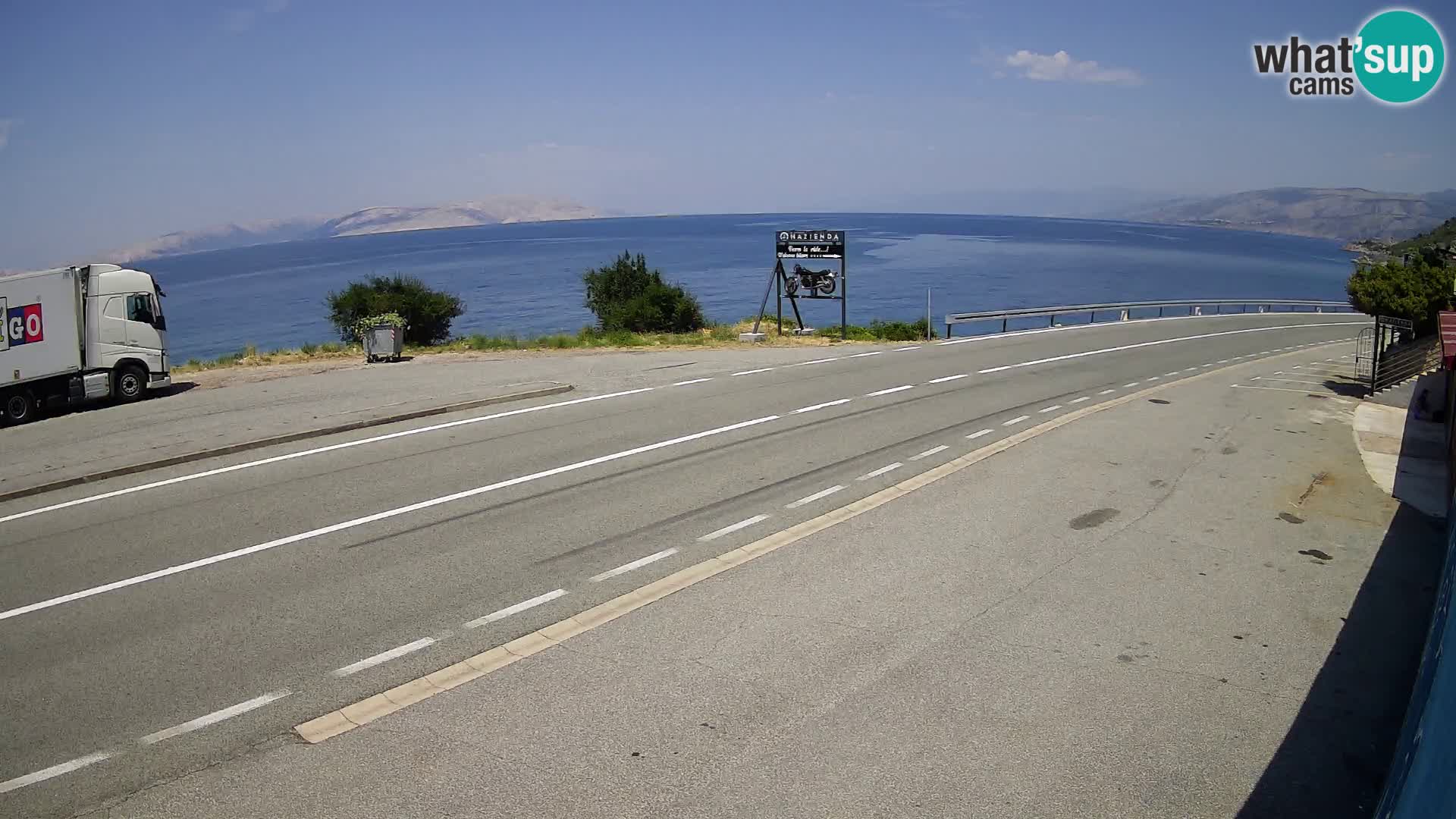 Kamera Jadranska Magistrala D8 pri SENJu – pogled na otok KRK