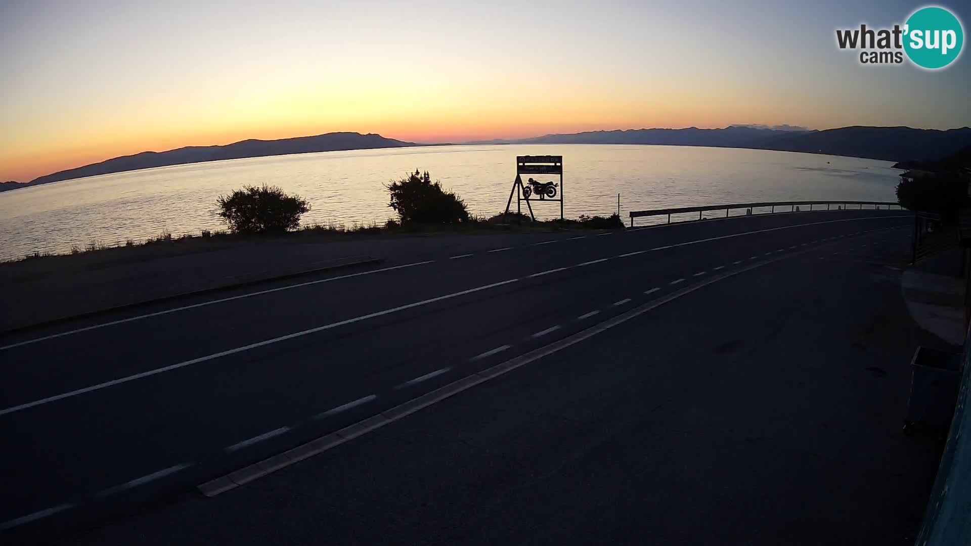 Kamera Jadranska Magistrala D8 pri SENJu – pogled na otok KRK