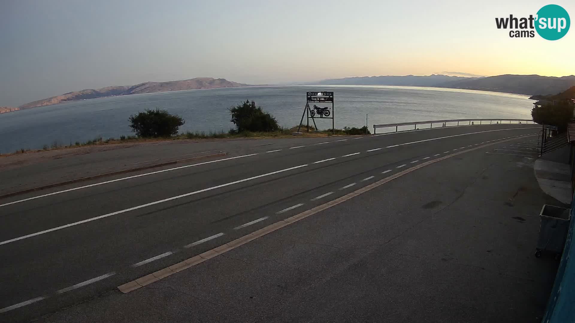 Kamera Jadranska Magistrala D8 pri SENJu – pogled na otok KRK
