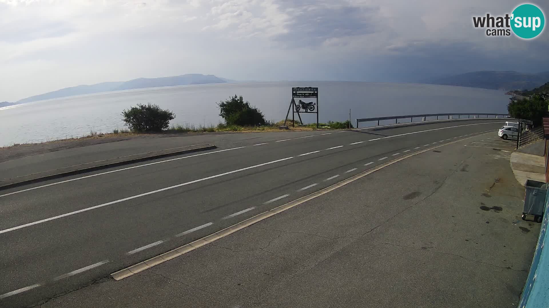 Kamera Jadranska Magistrala D8 pri SENJu – pogled na otok KRK