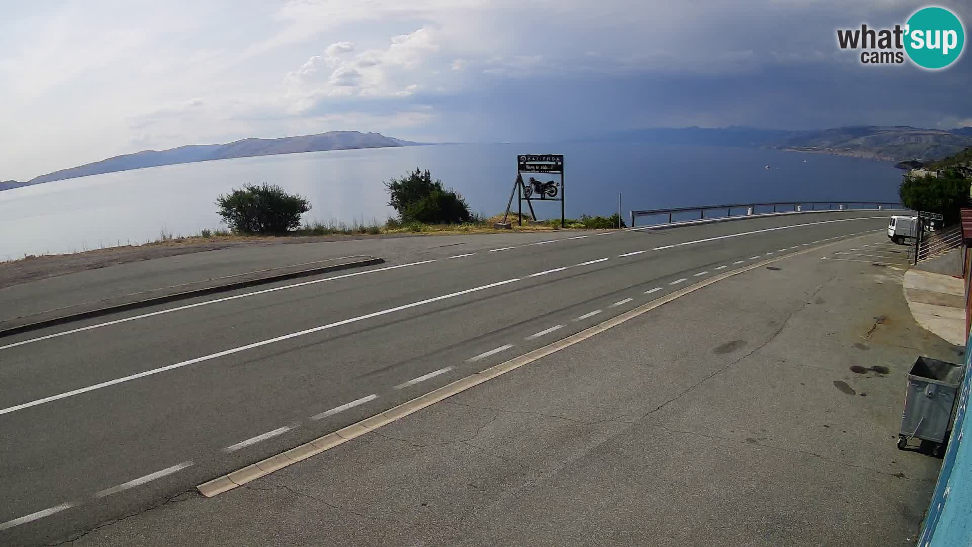 Kamera Jadranska Magistrala D8 pri SENJu – pogled na otok KRK