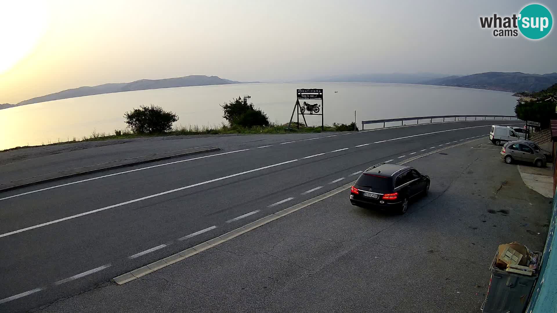 Kamera Jadranska Magistrala D8 pri SENJu – pogled na otok KRK