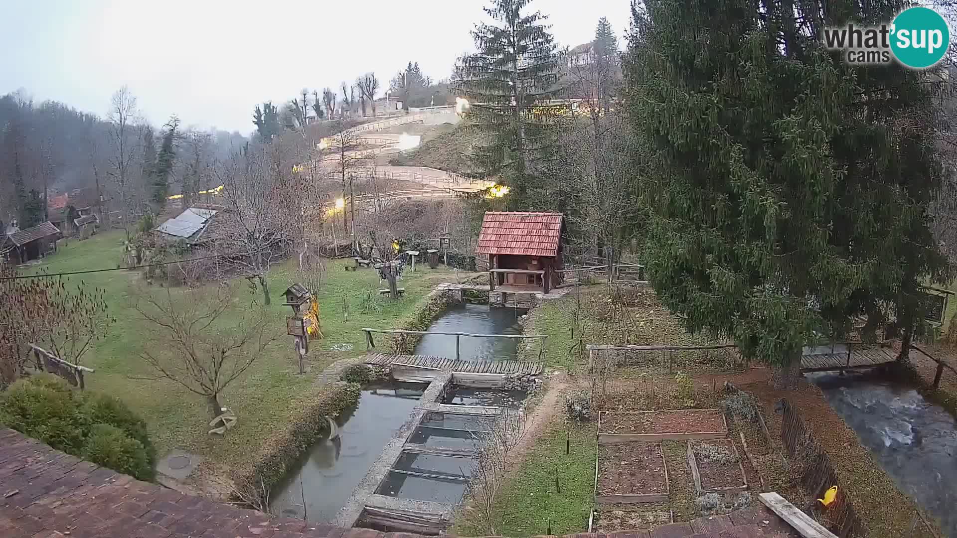 Spletna kamera v živo Rastoke – reka Slunjčica – Hrvaška