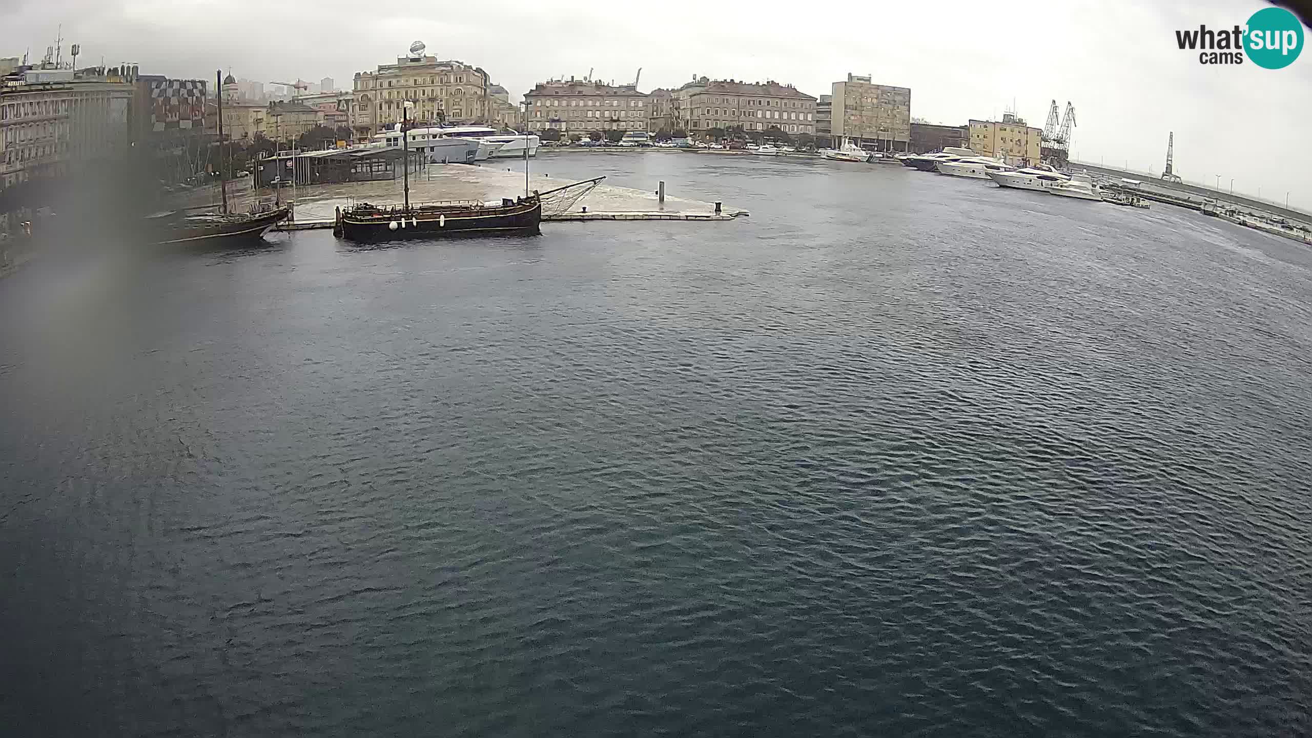 Botel Marina cámara web en vivo Rijeka