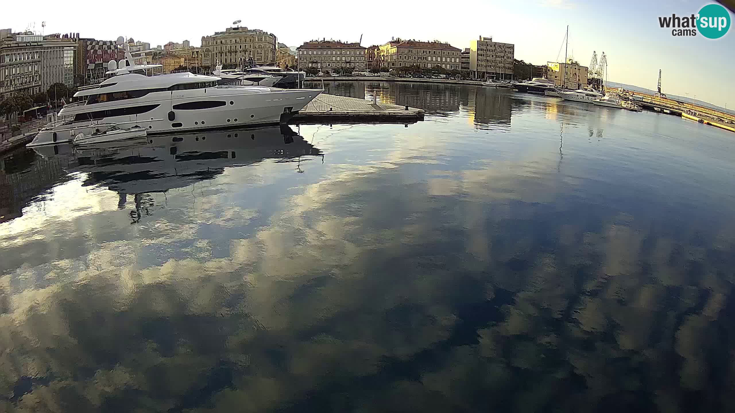 Reka – Botel Marina spletna kamera