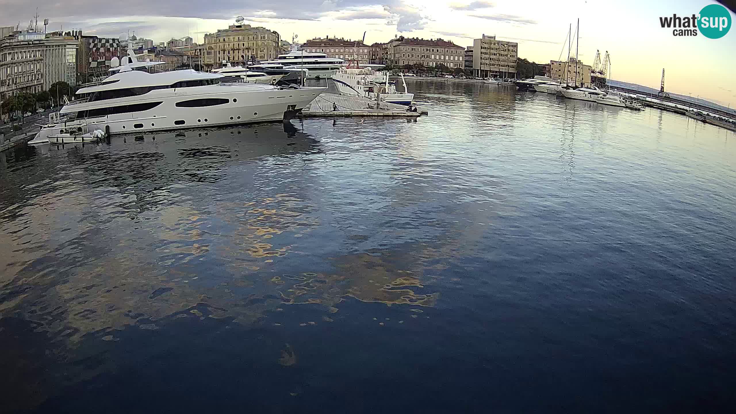 Reka – Botel Marina spletna kamera