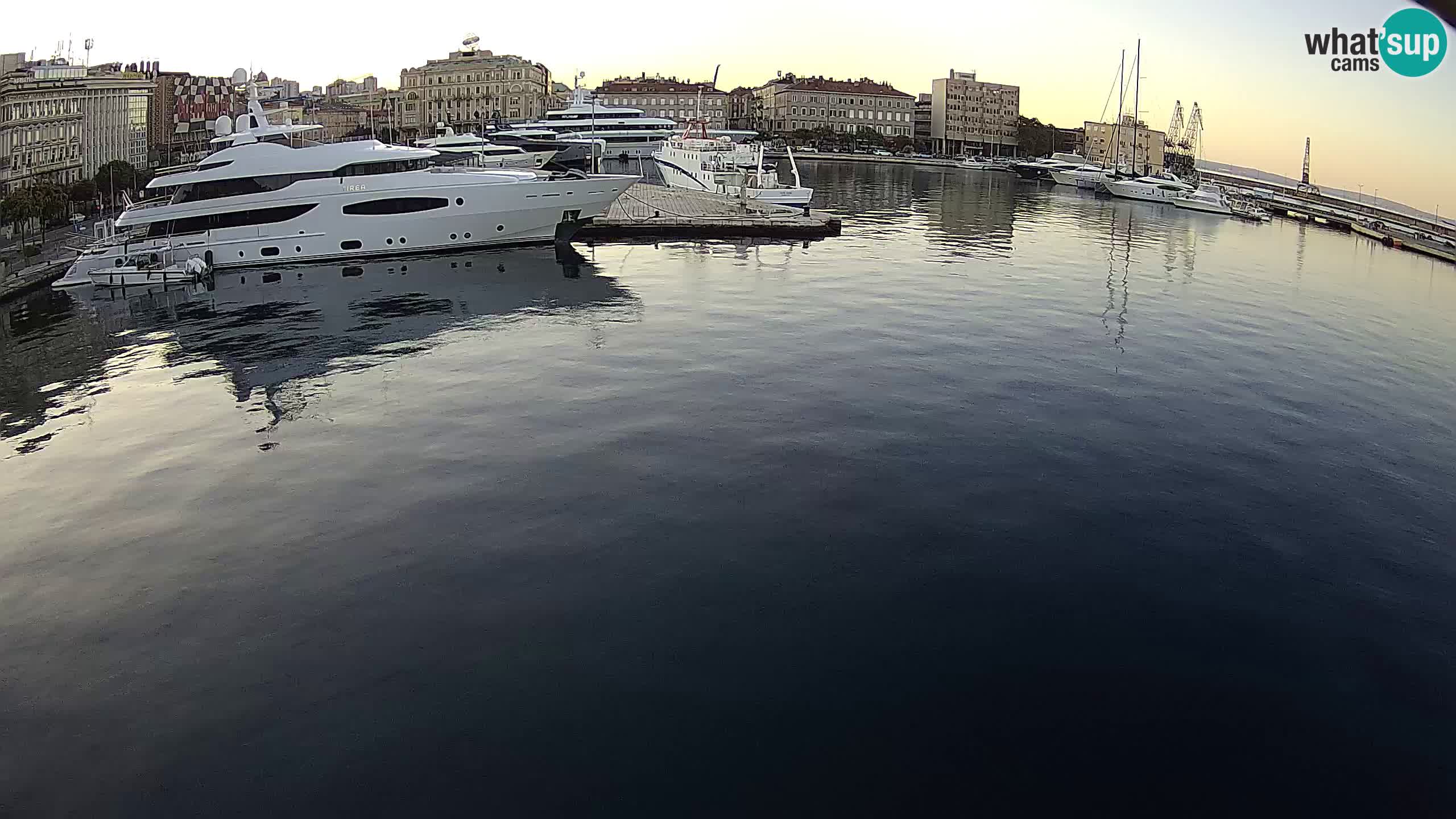 Reka – Botel Marina spletna kamera