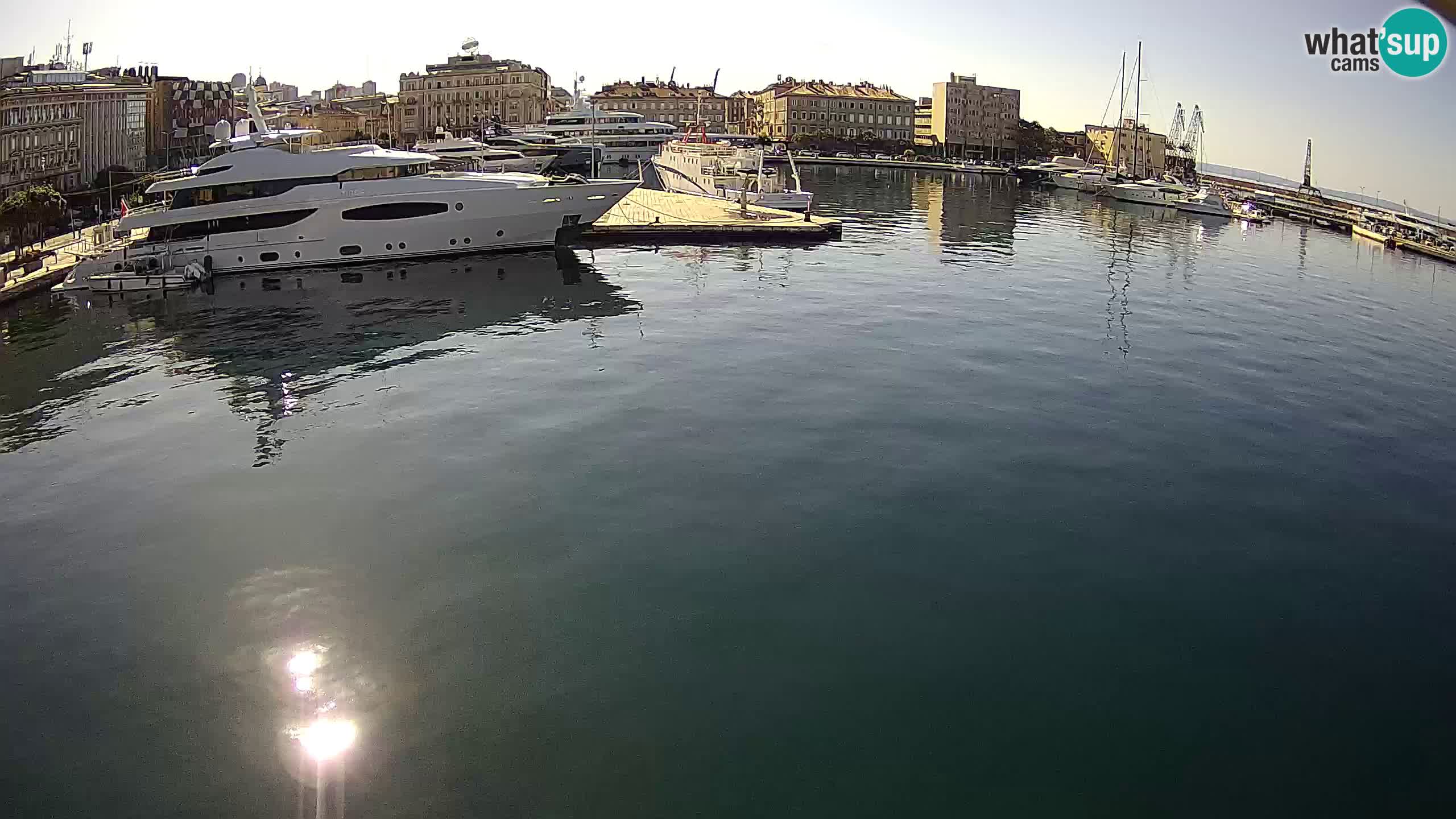 Reka – Botel Marina spletna kamera