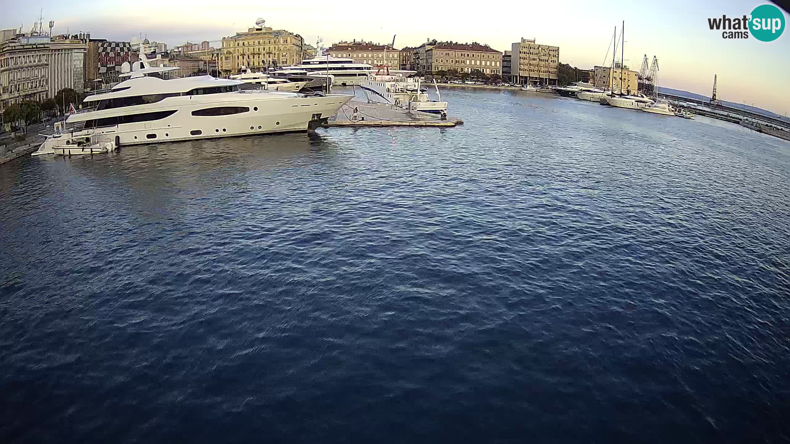 Reka – Botel Marina spletna kamera