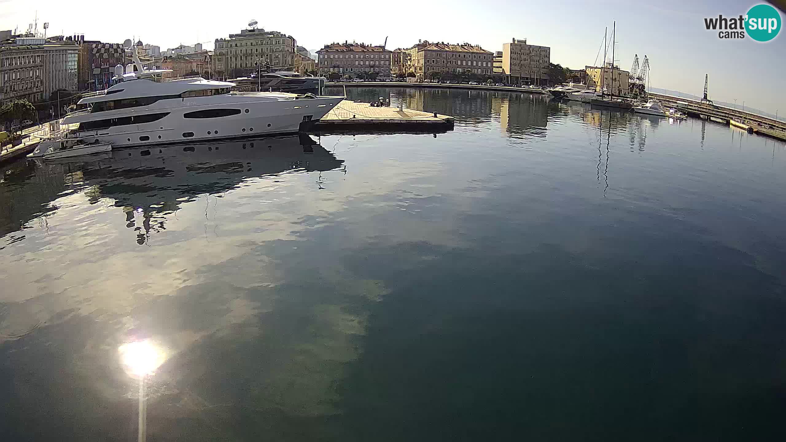 Reka – Botel Marina spletna kamera