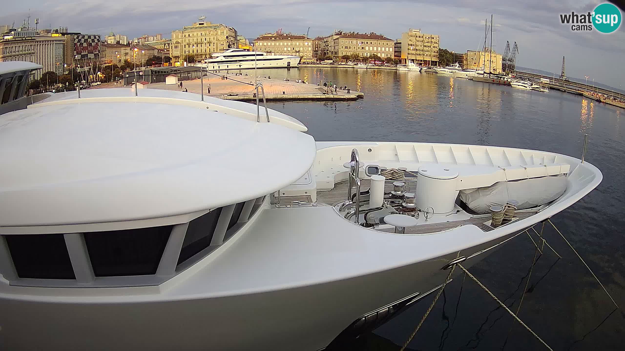 Reka – Botel Marina spletna kamera