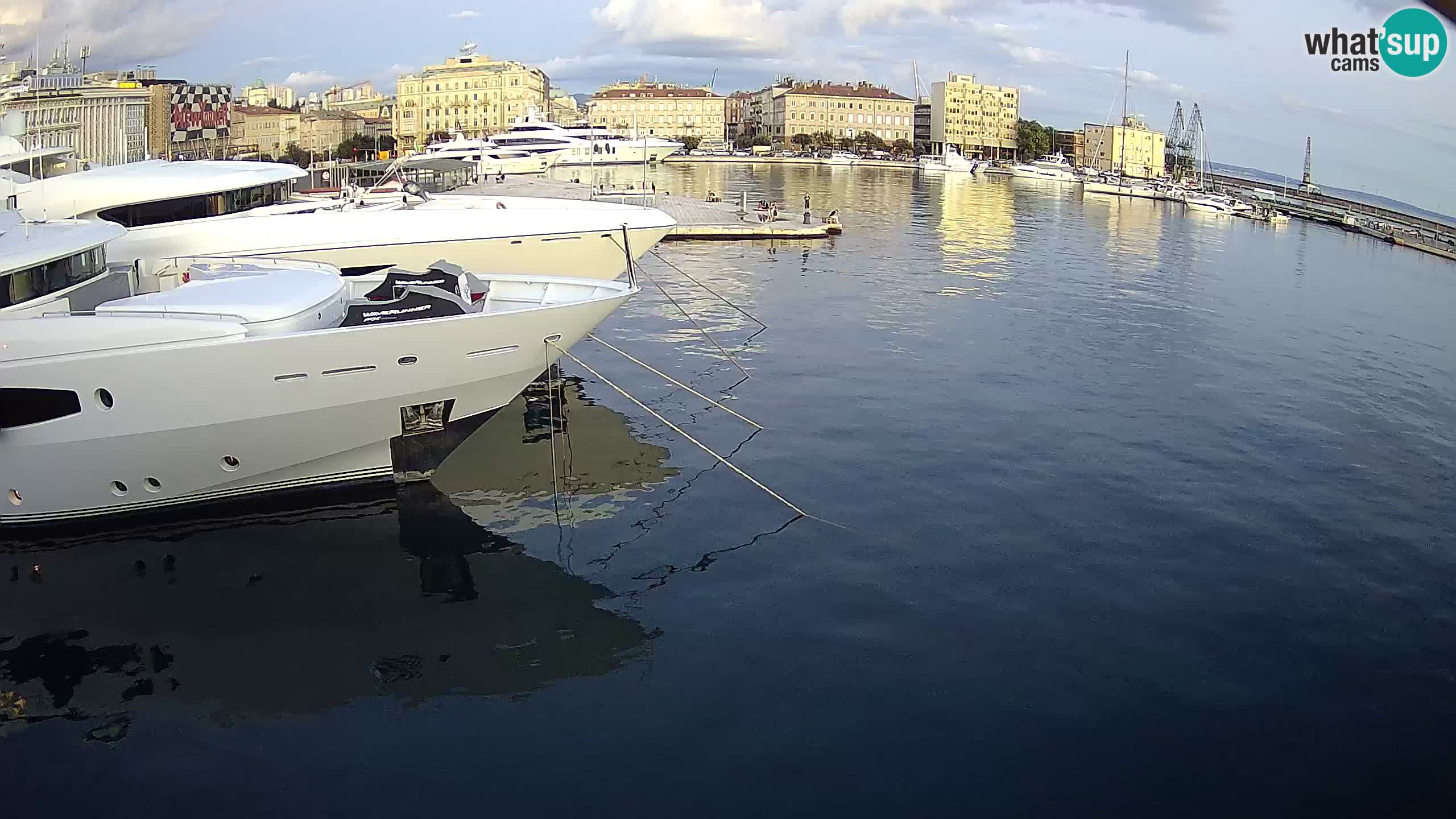Reka – Botel Marina spletna kamera