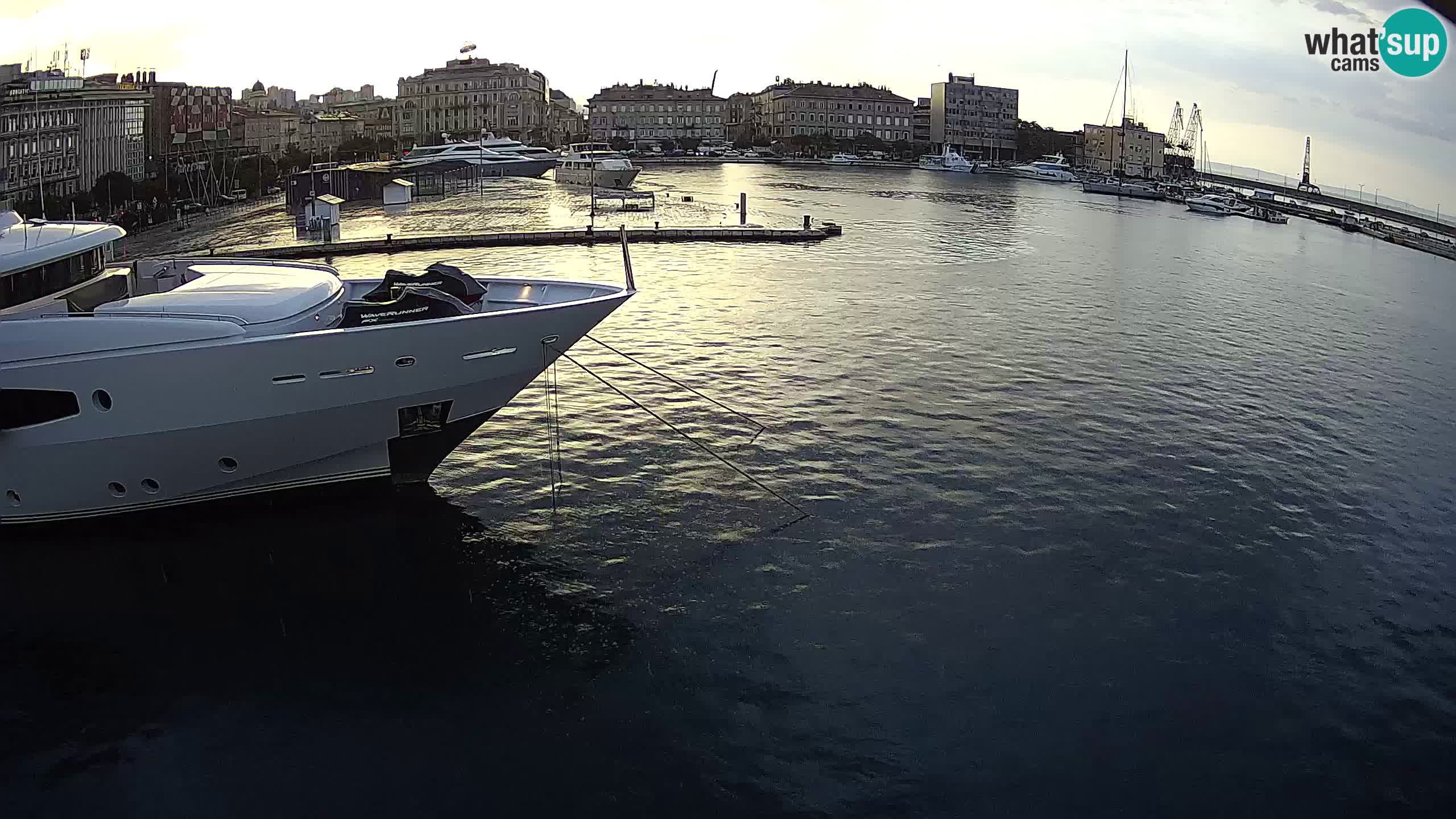 Reka – Botel Marina spletna kamera