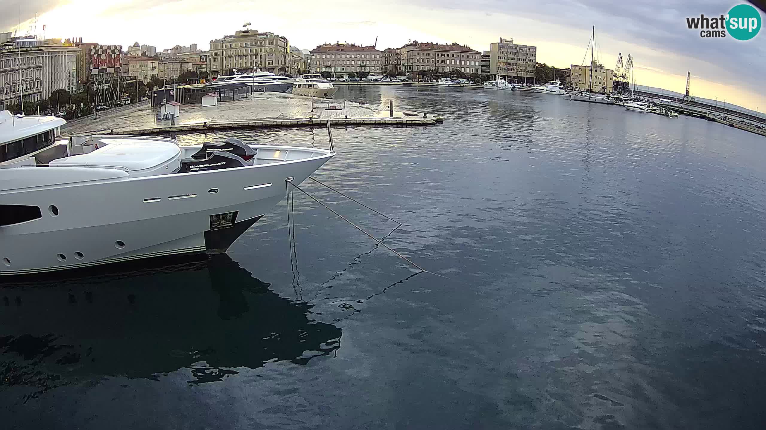 Reka – Botel Marina spletna kamera