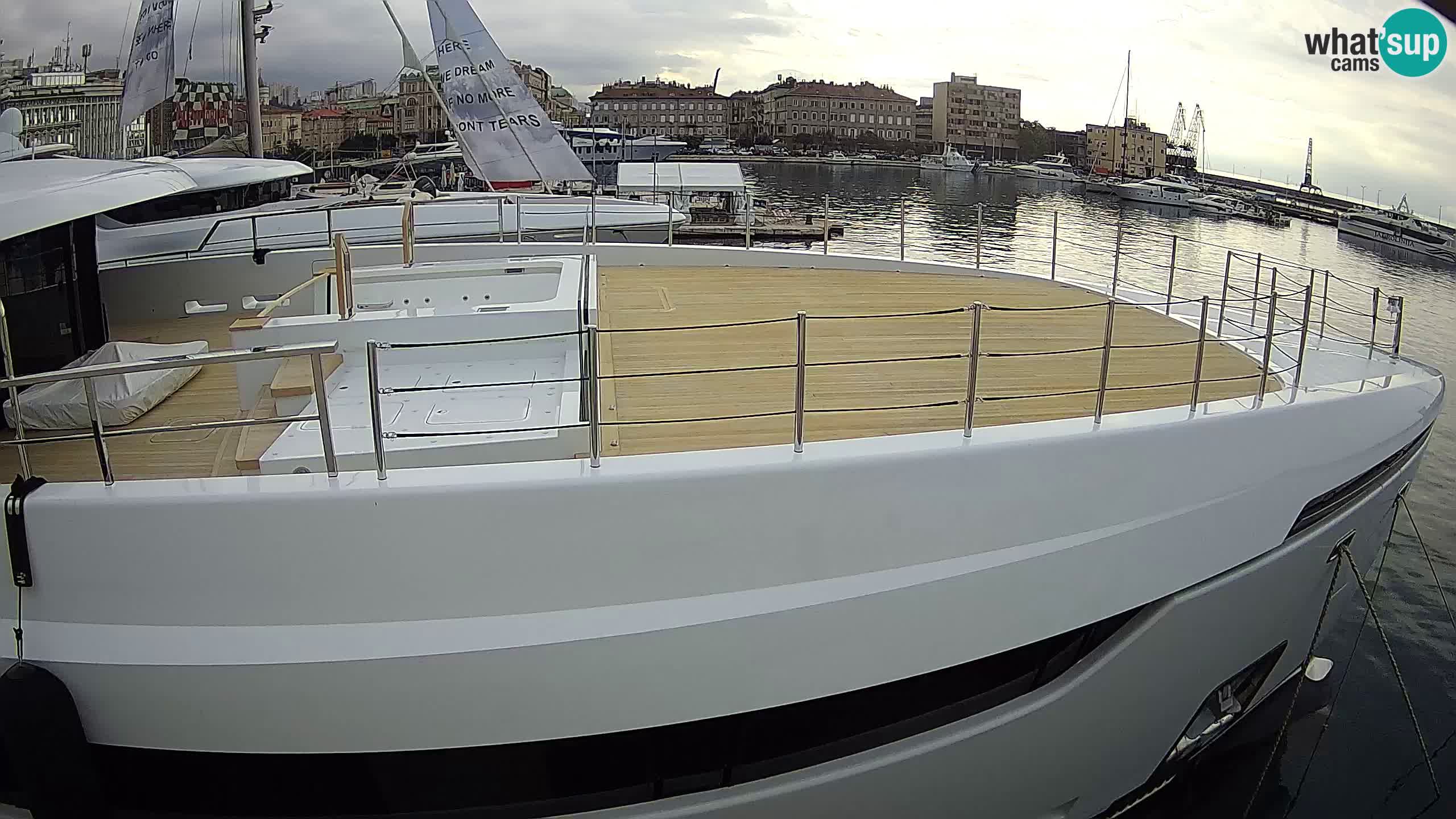 Reka – Botel Marina spletna kamera