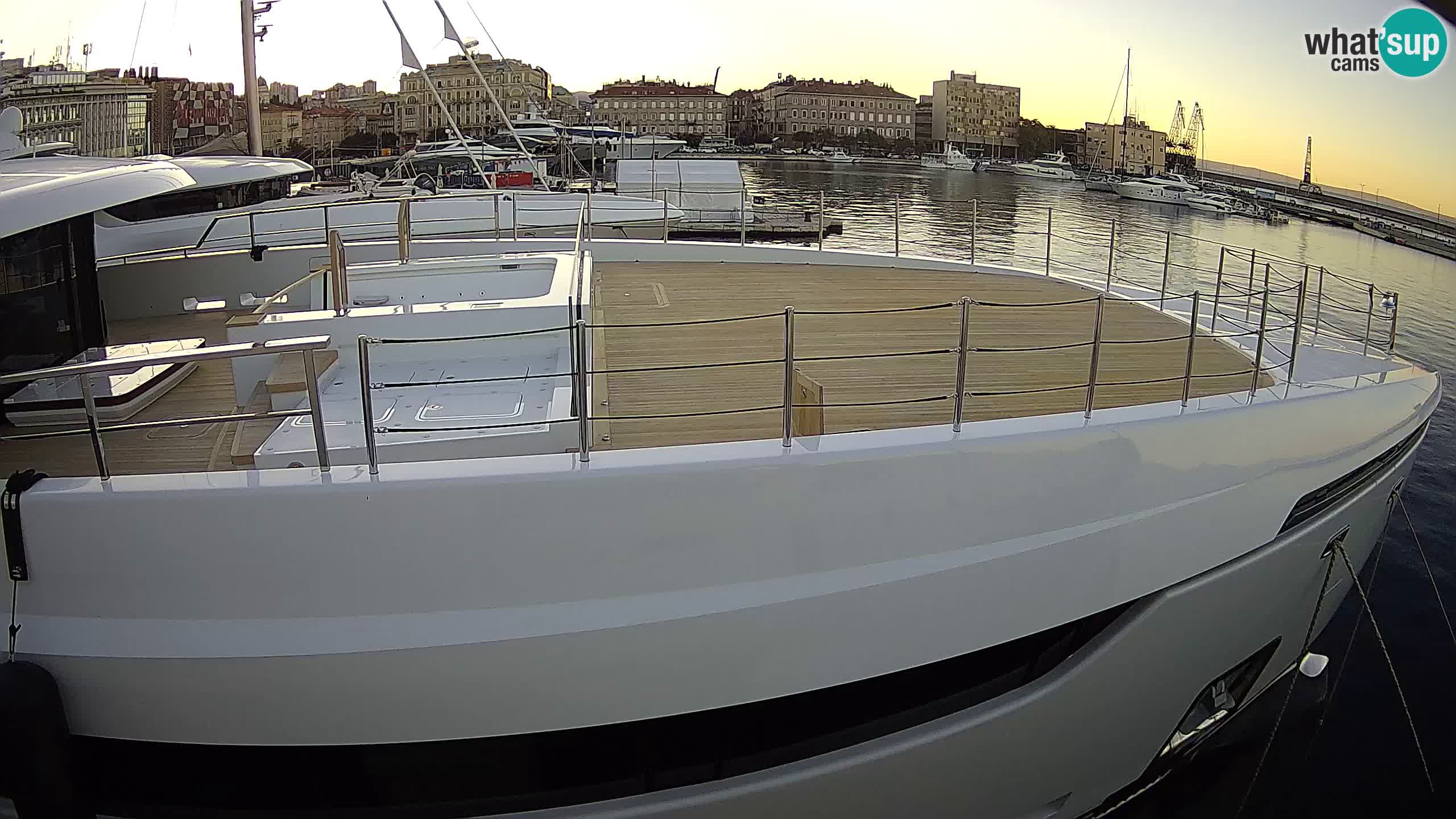 Reka – Botel Marina spletna kamera