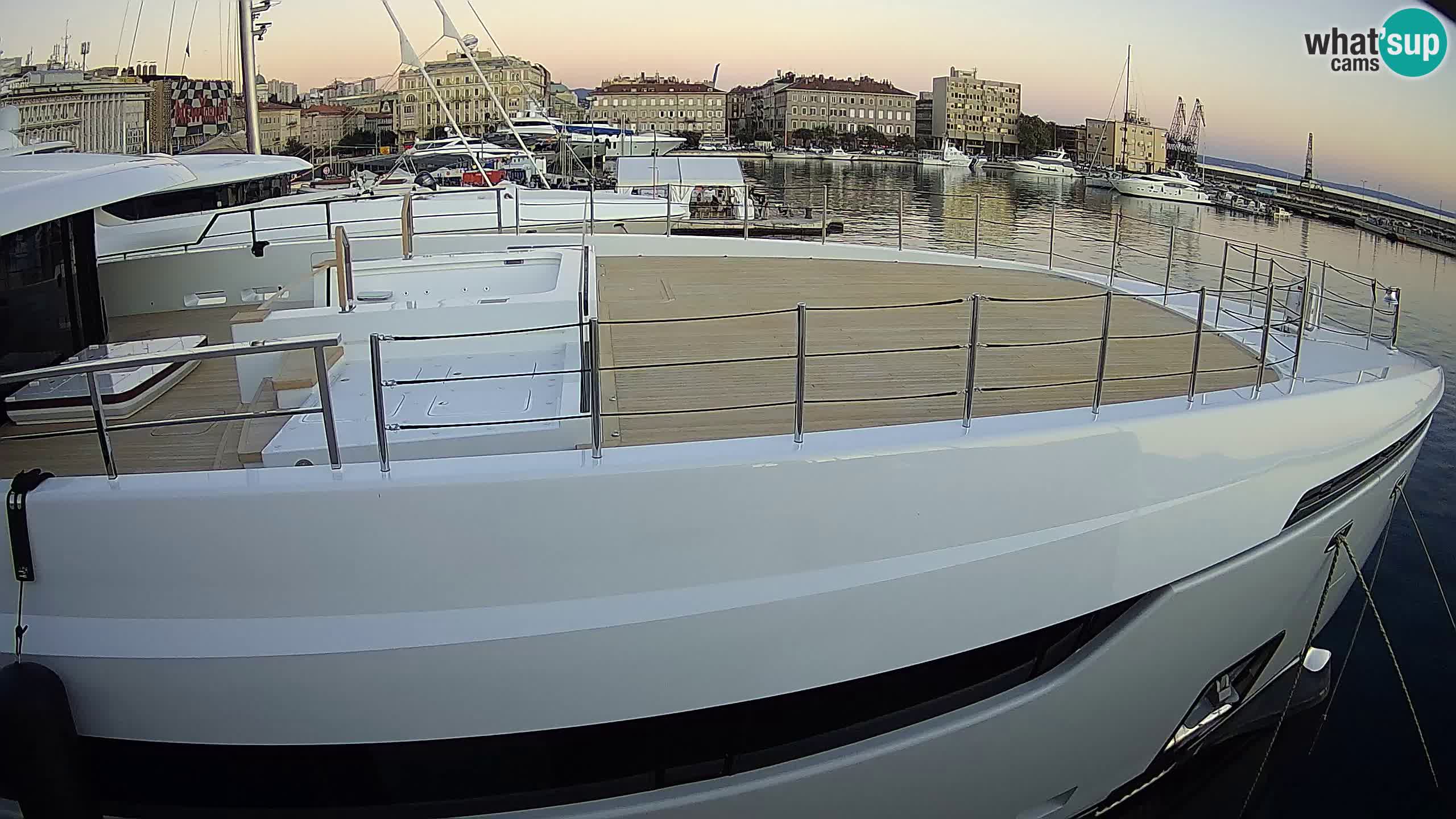 Reka – Botel Marina spletna kamera