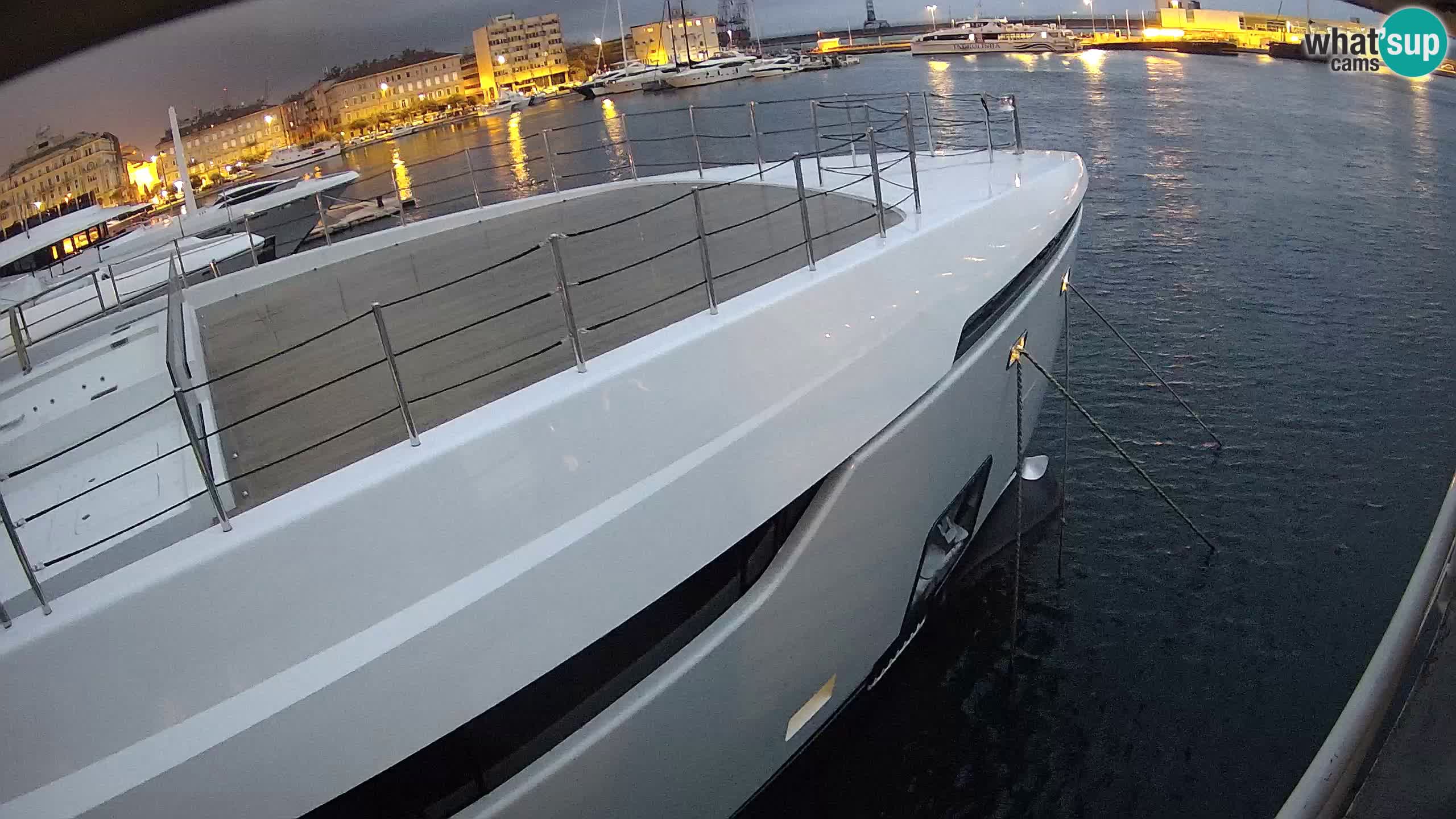 Reka – Botel Marina spletna kamera