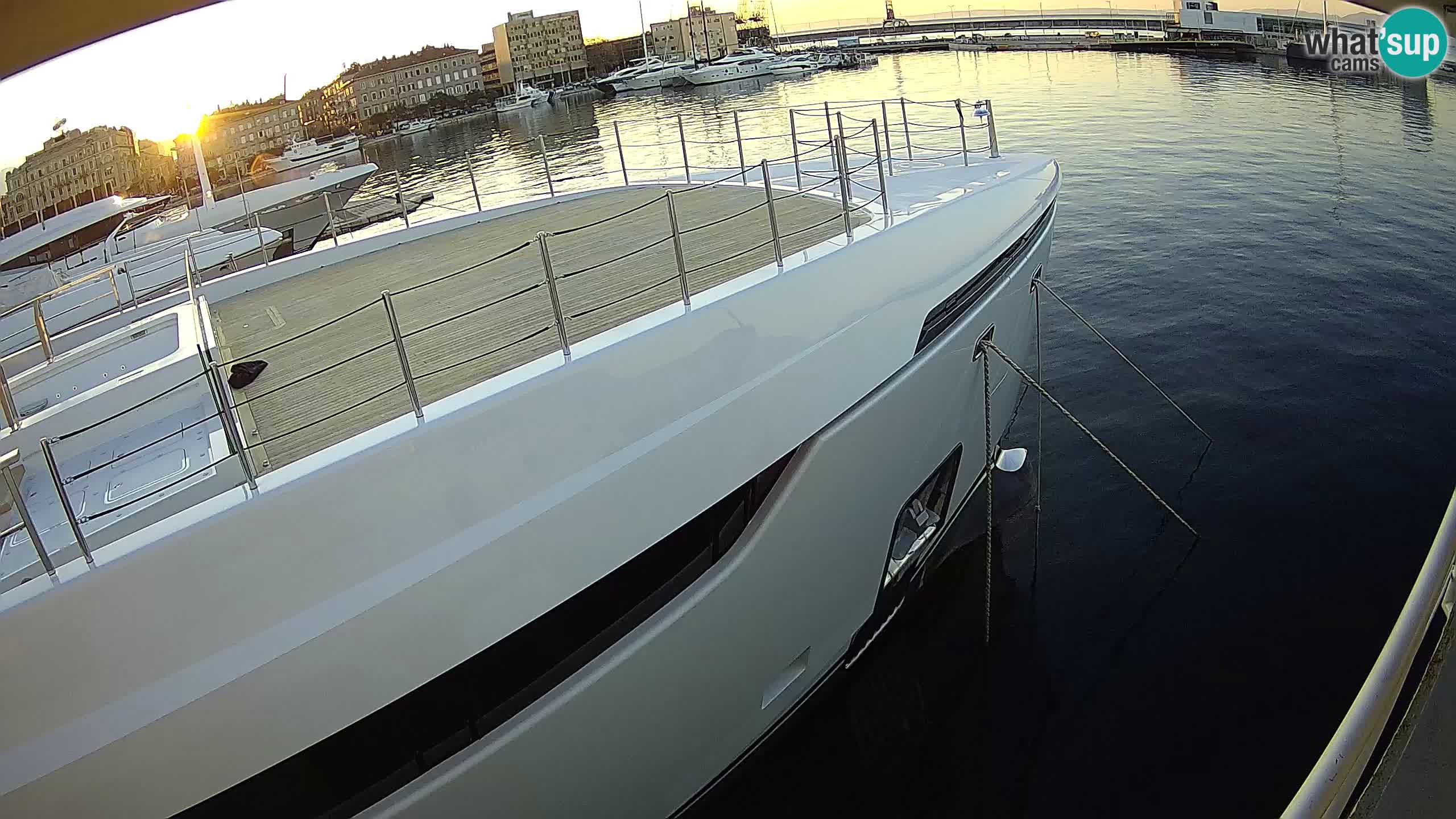 Reka – Botel Marina spletna kamera