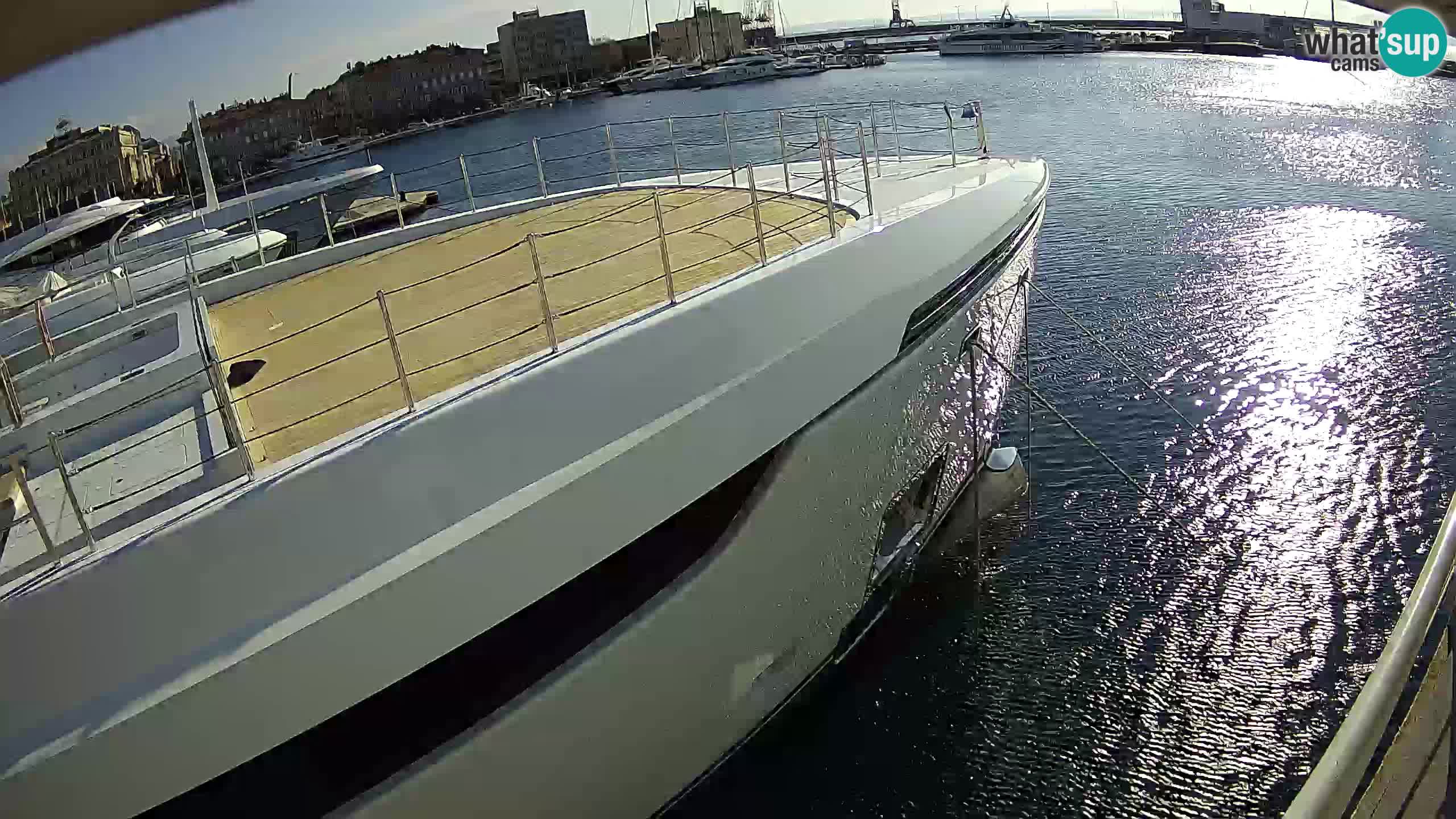 Reka – Botel Marina spletna kamera