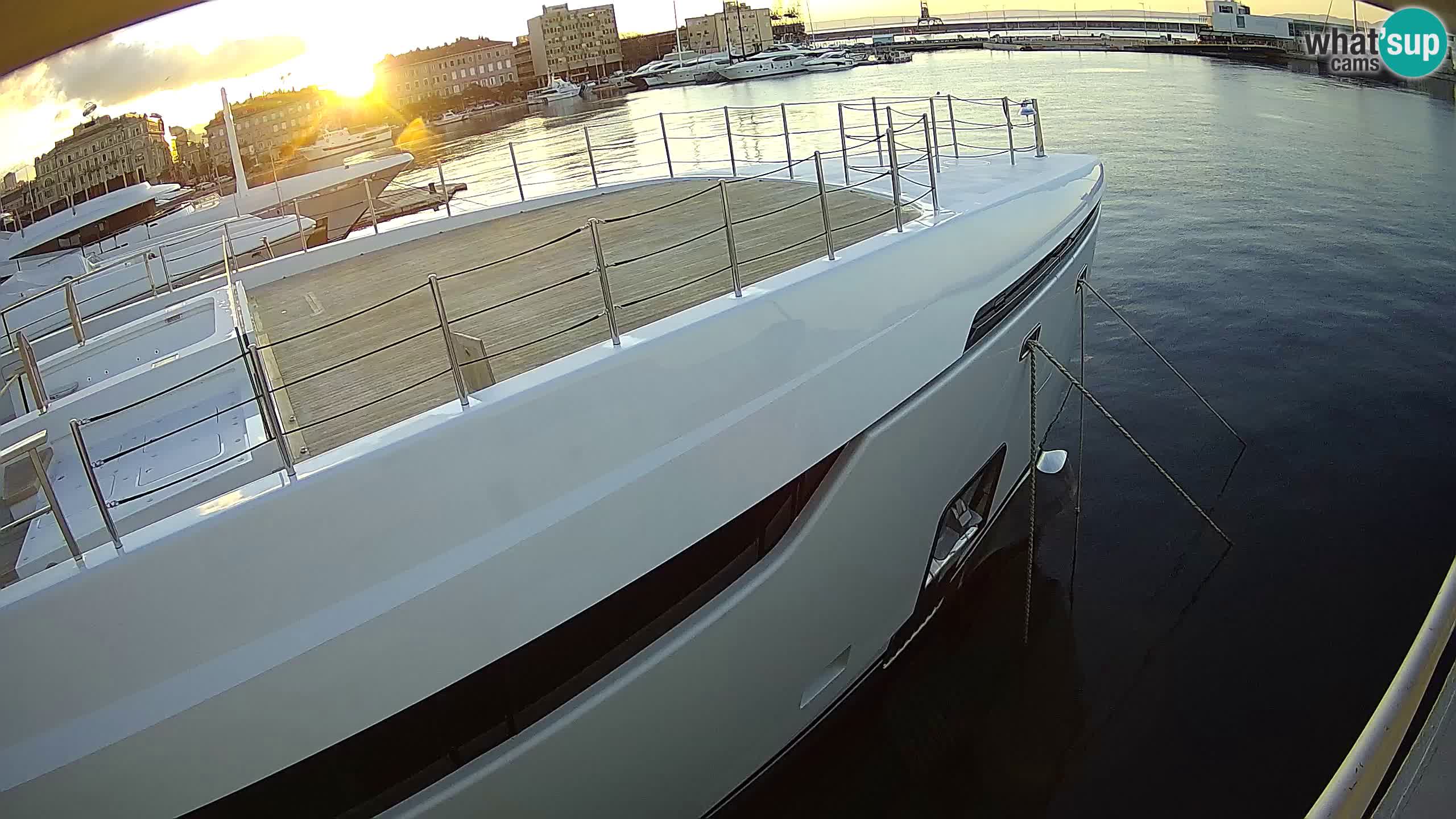 Reka – Botel Marina spletna kamera