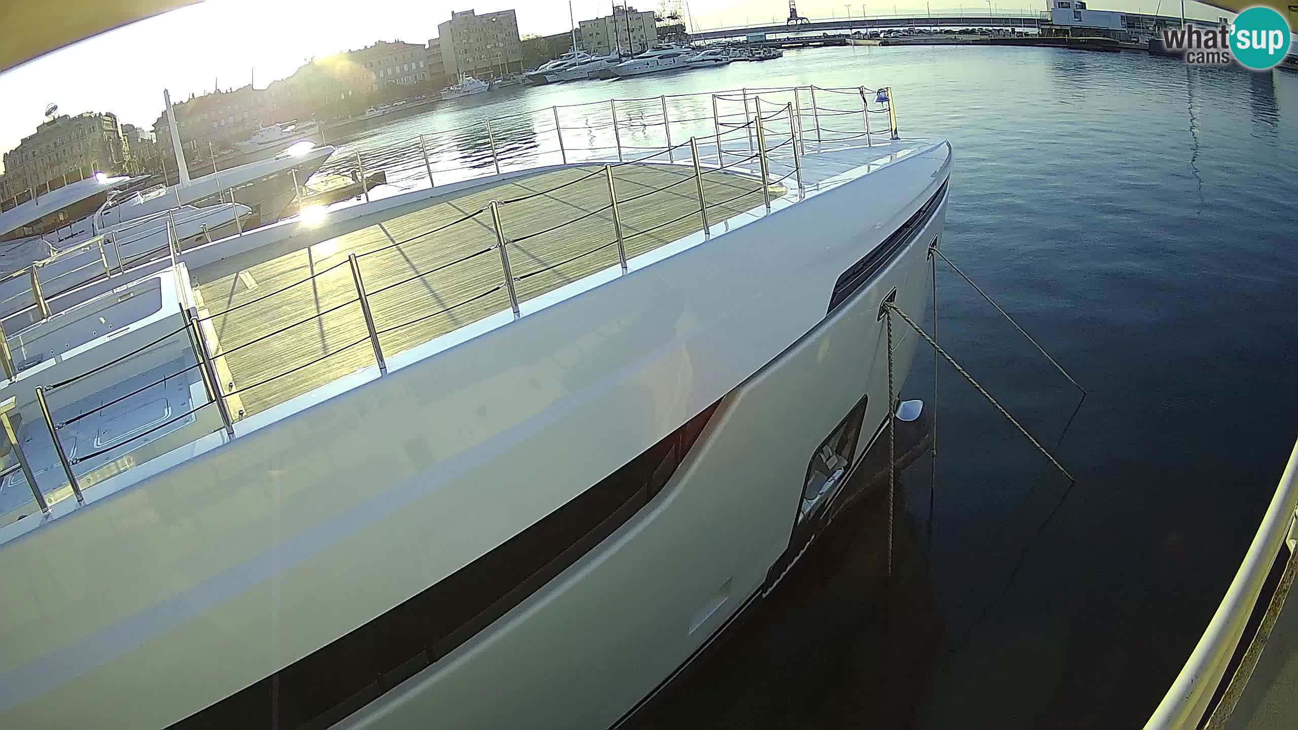 Reka – Botel Marina spletna kamera