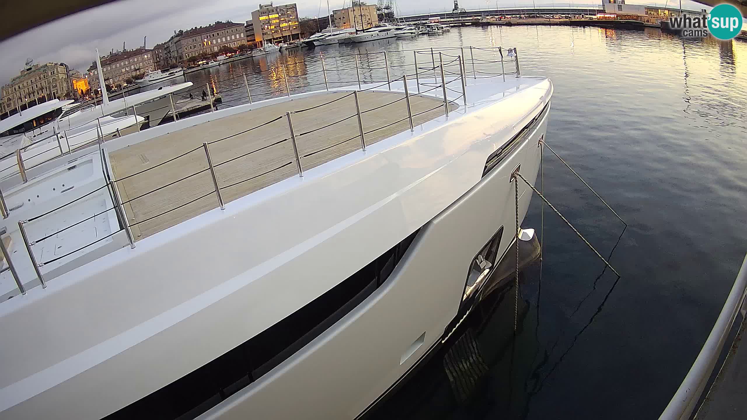 Reka – Botel Marina spletna kamera