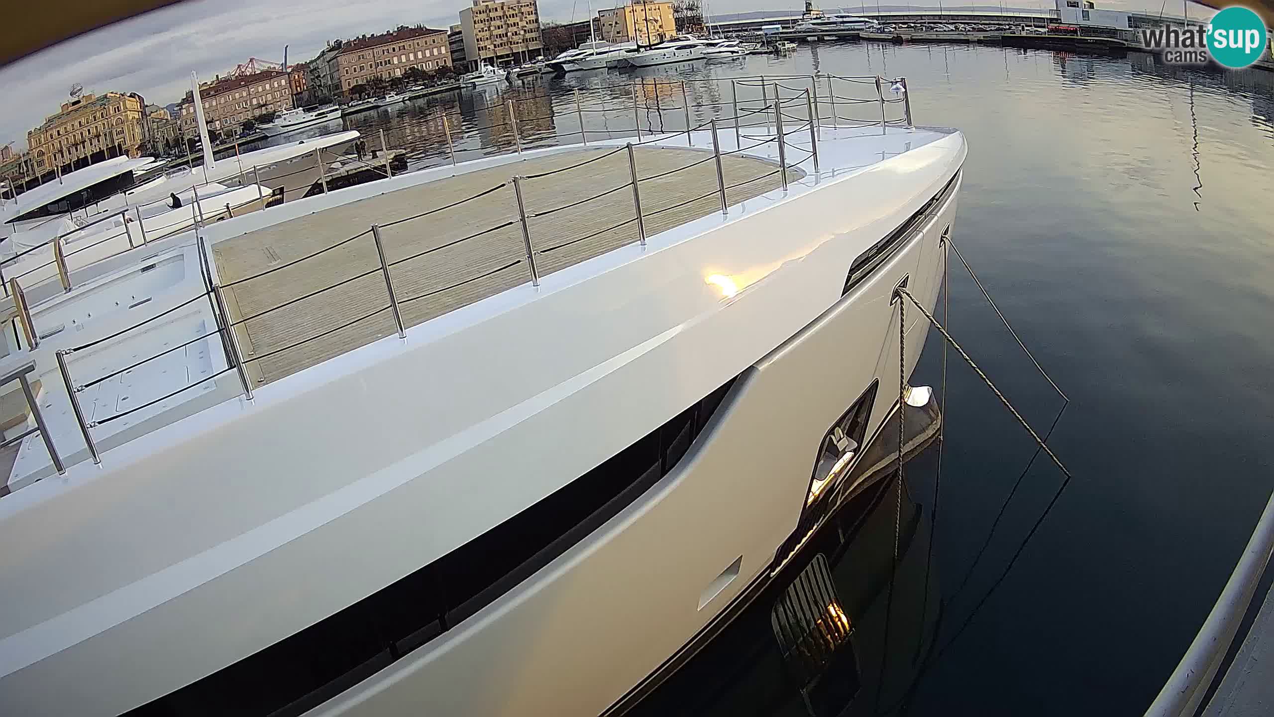 Reka – Botel Marina spletna kamera