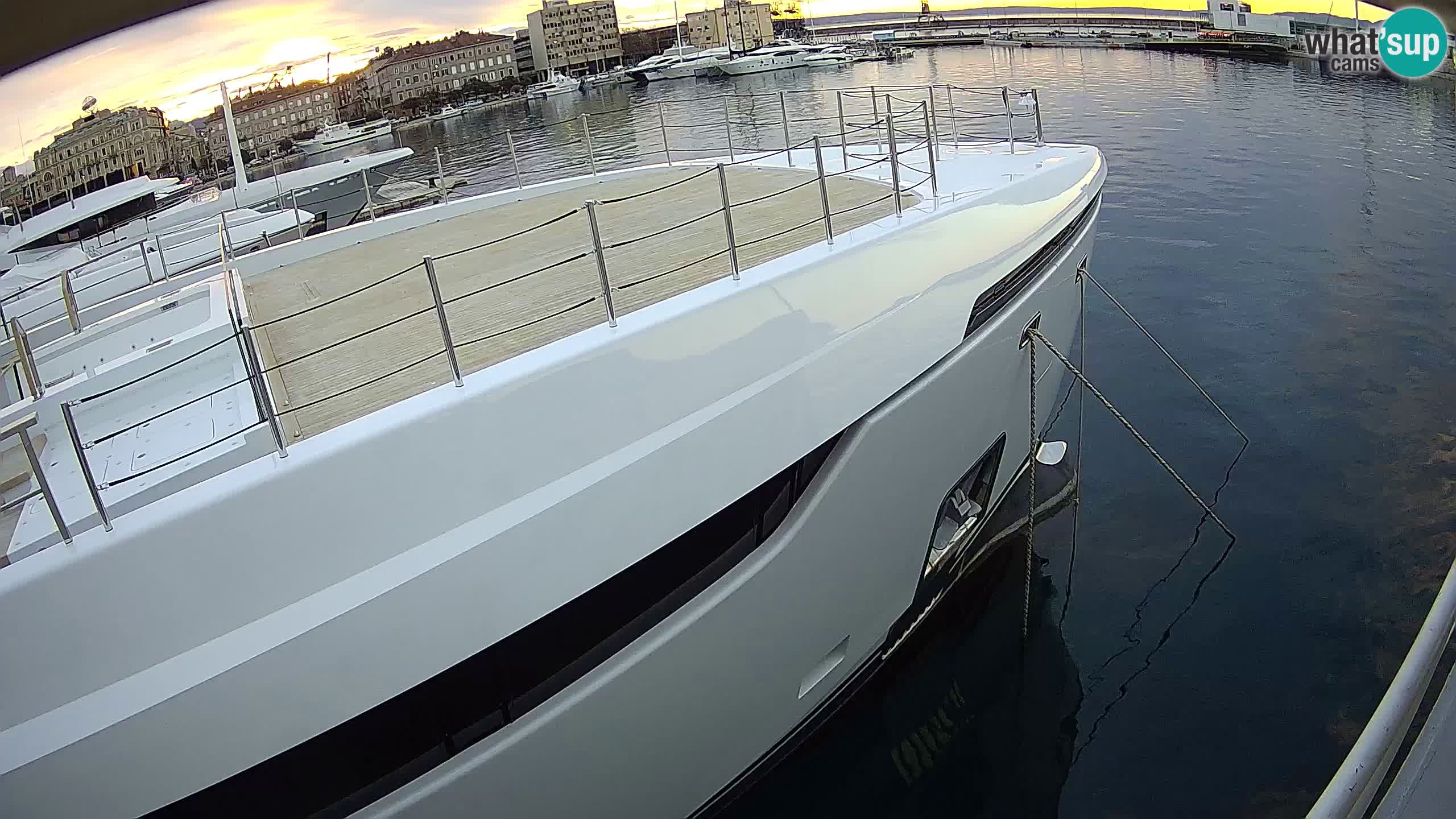 Reka – Botel Marina spletna kamera