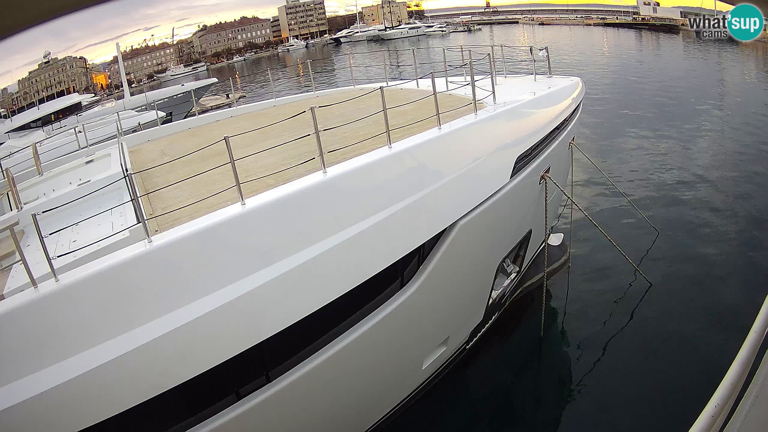 Reka – Botel Marina spletna kamera