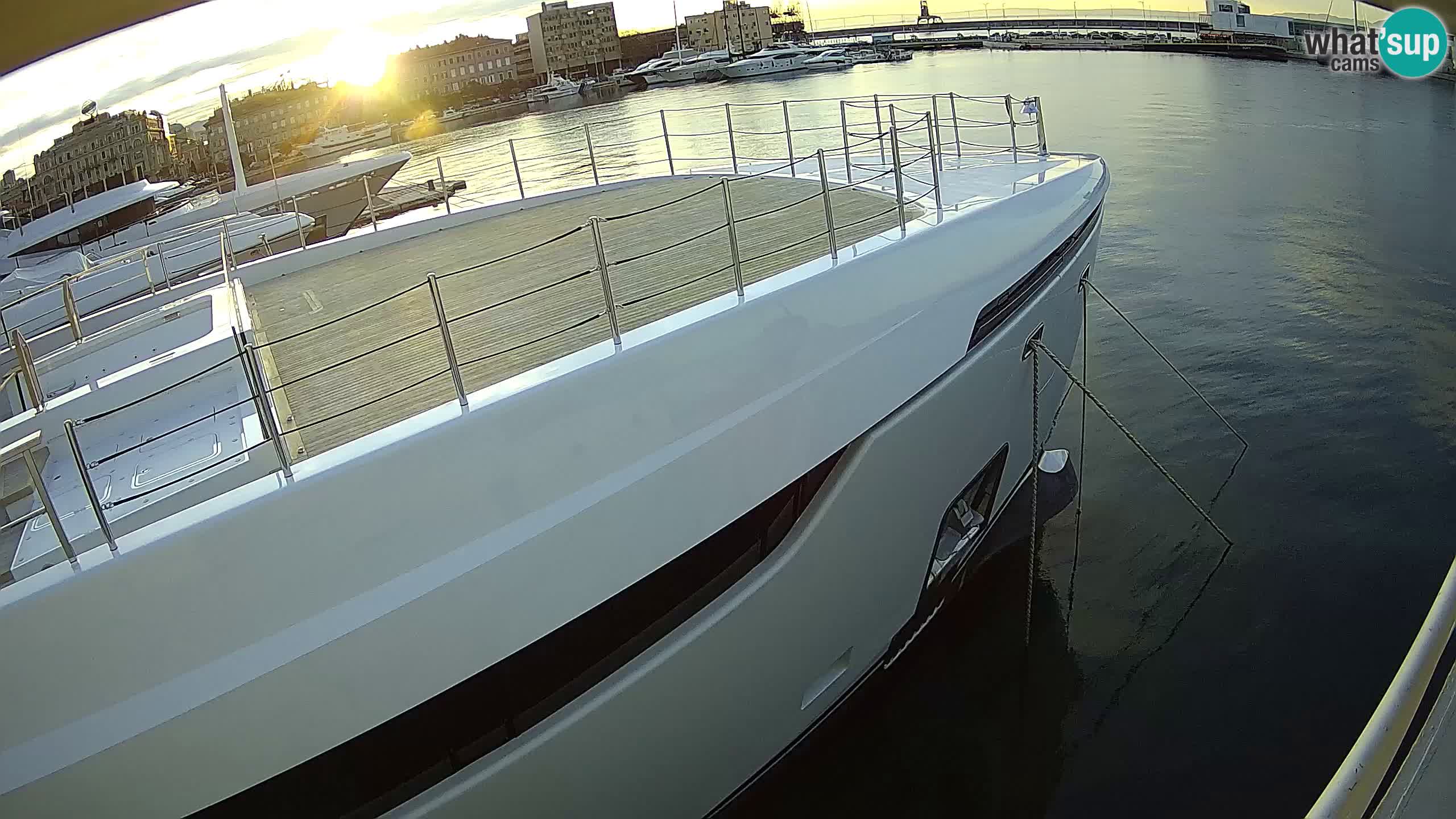 Reka – Botel Marina spletna kamera