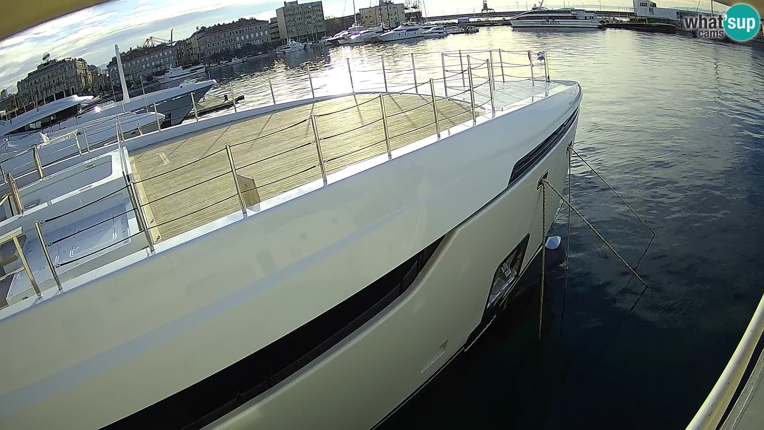 Reka – Botel Marina spletna kamera