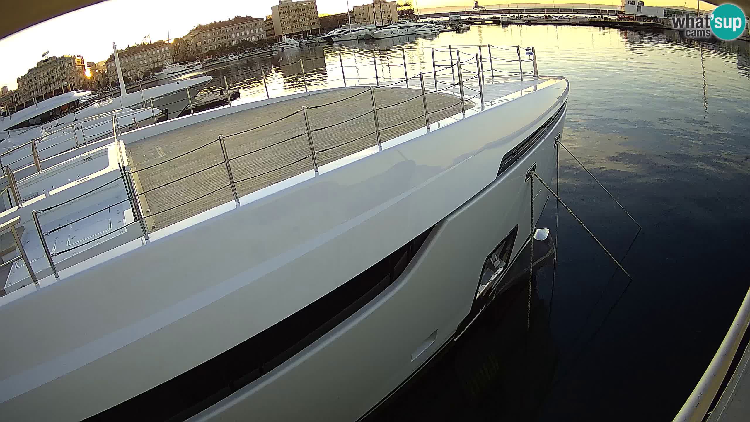 Reka – Botel Marina spletna kamera