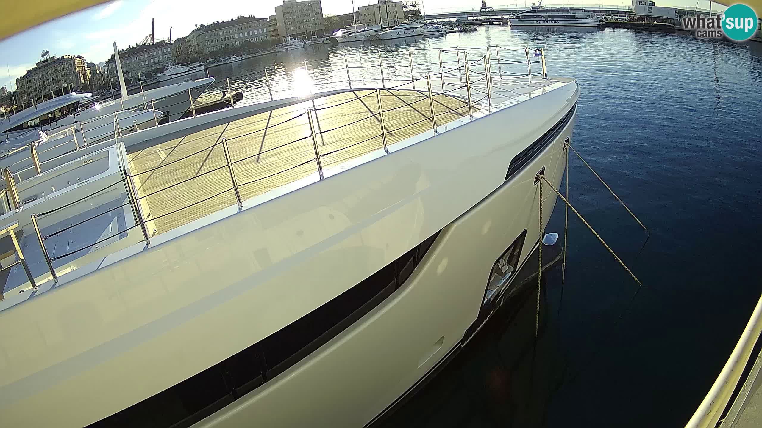 Reka – Botel Marina spletna kamera