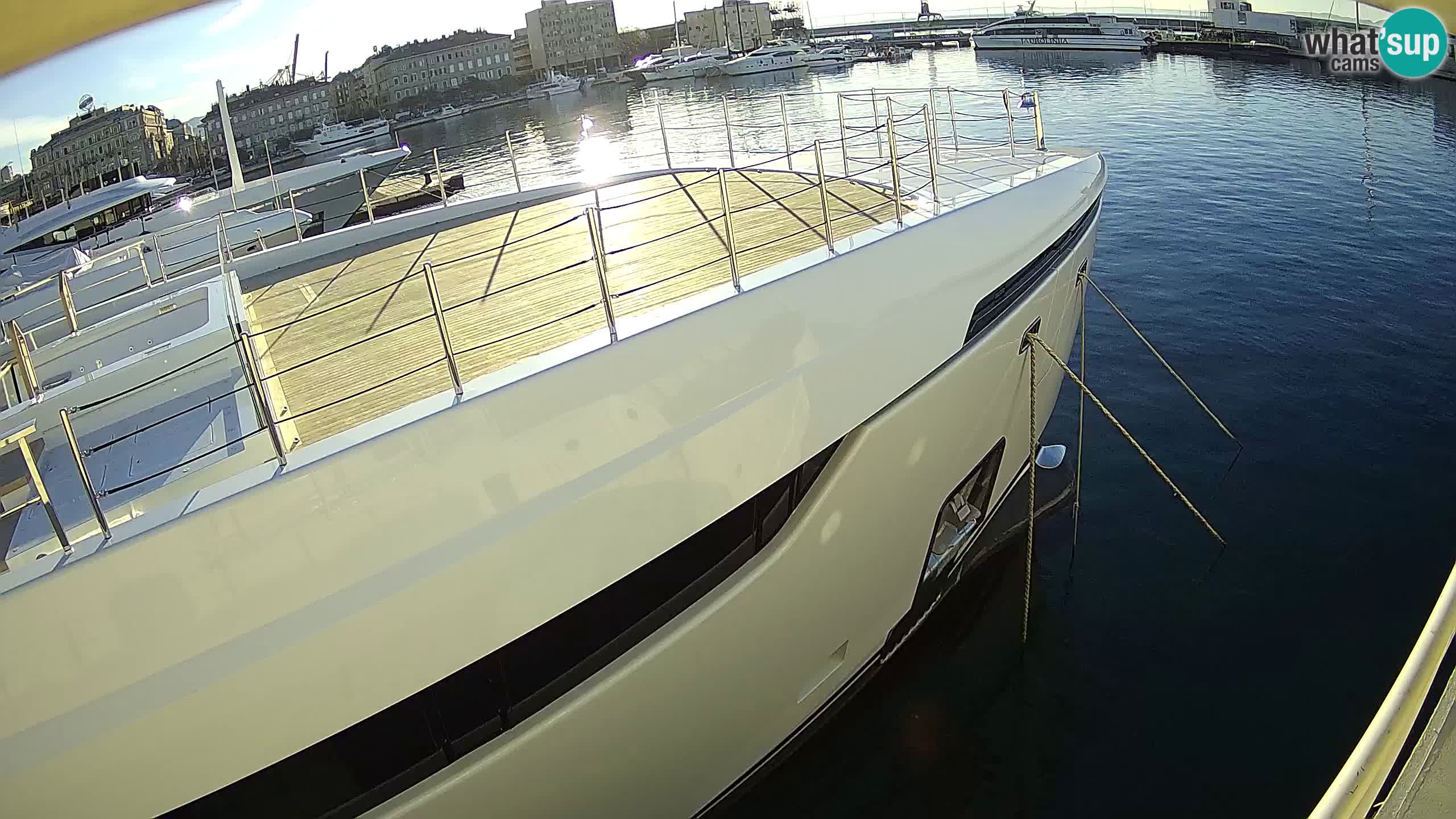 Reka – Botel Marina spletna kamera