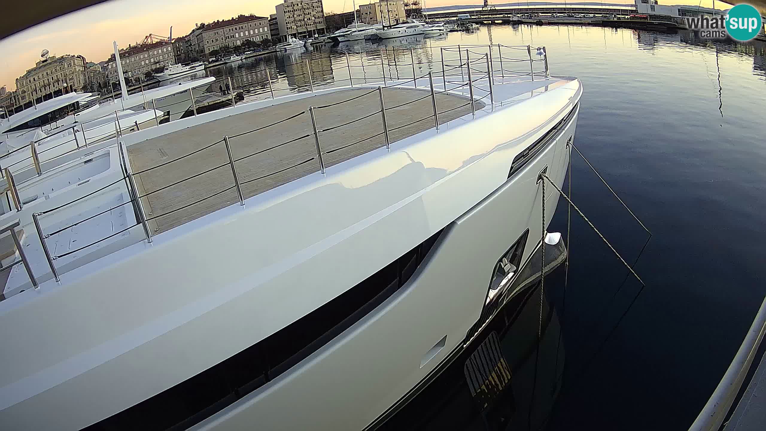 Reka – Botel Marina spletna kamera