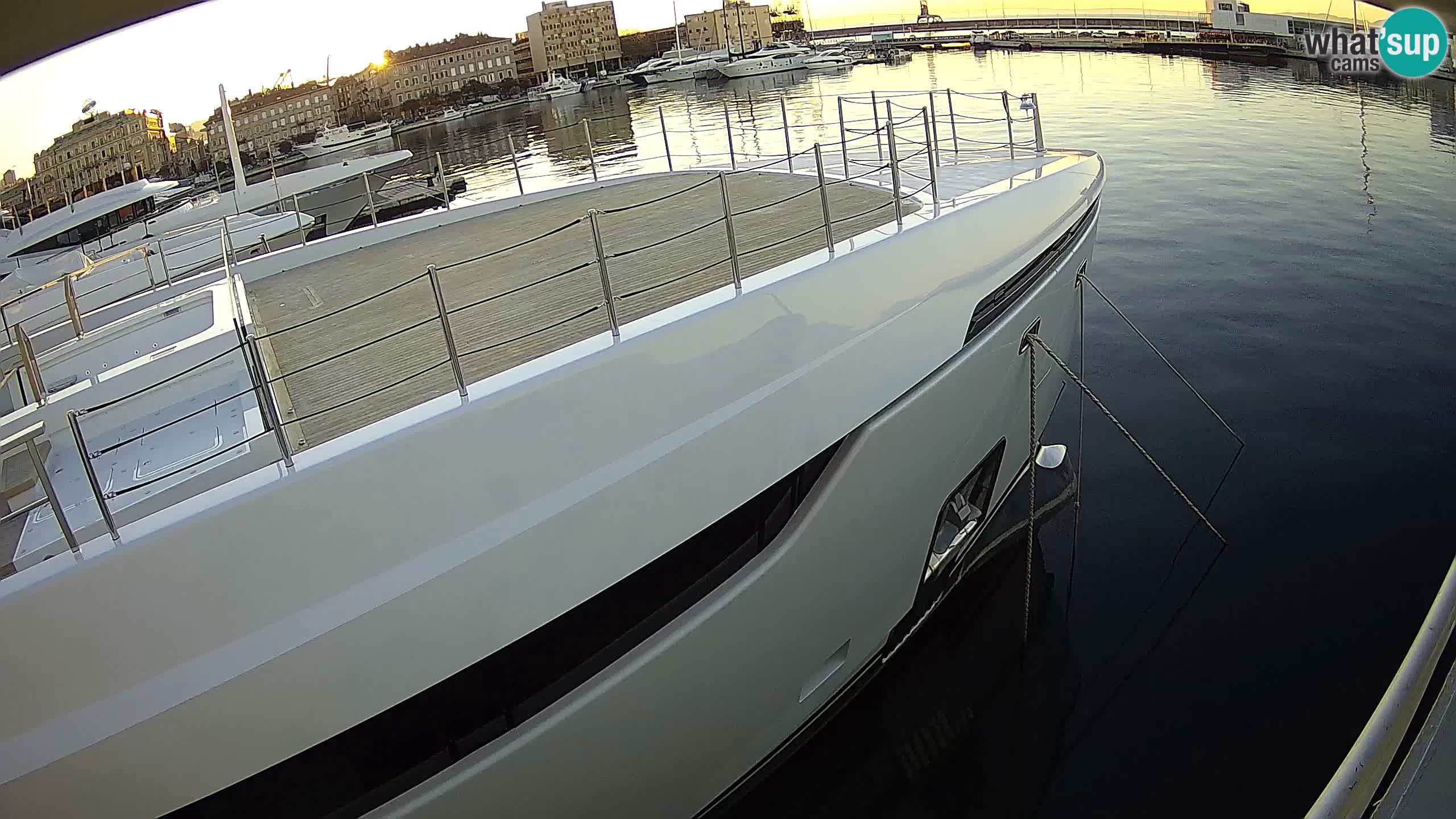 Reka – Botel Marina spletna kamera