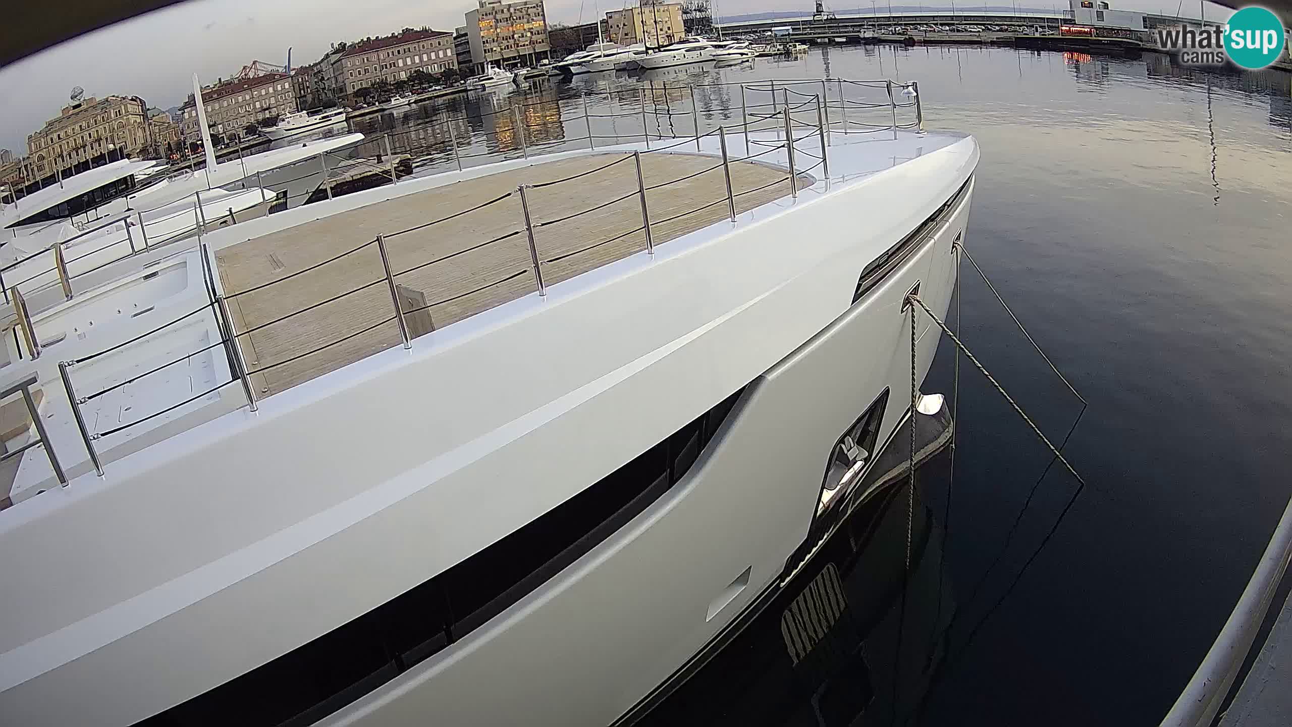 Reka – Botel Marina spletna kamera