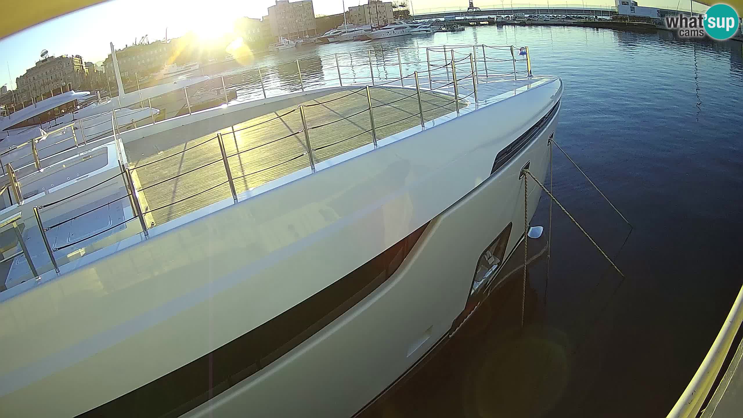 Reka – Botel Marina spletna kamera