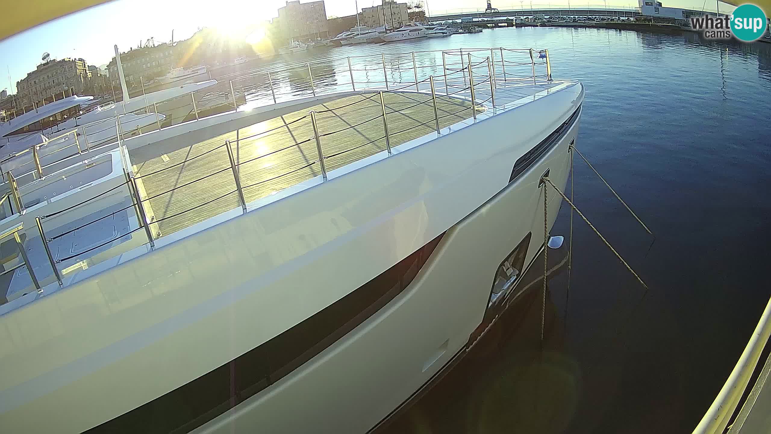 Reka – Botel Marina spletna kamera