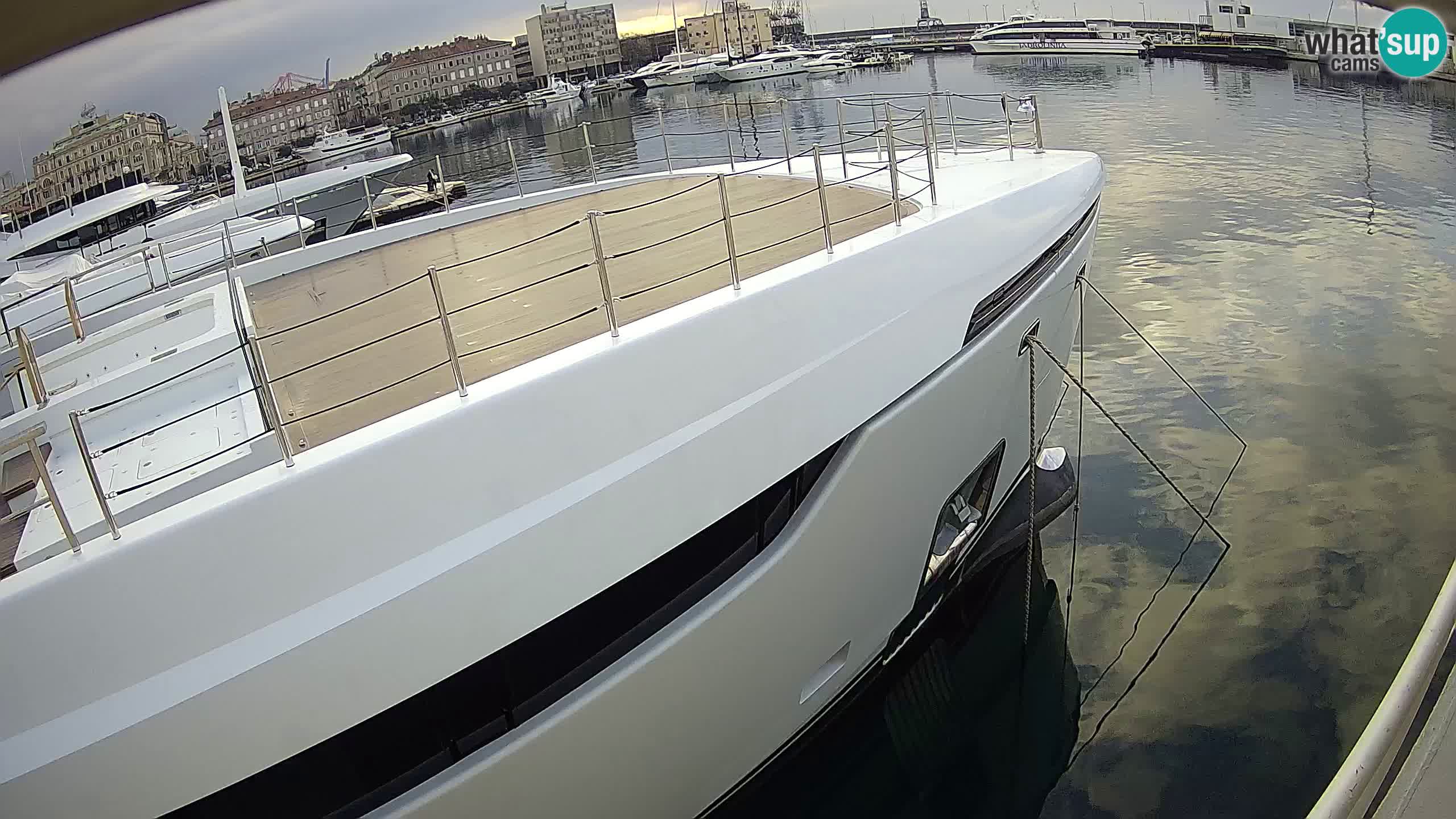 Reka – Botel Marina spletna kamera